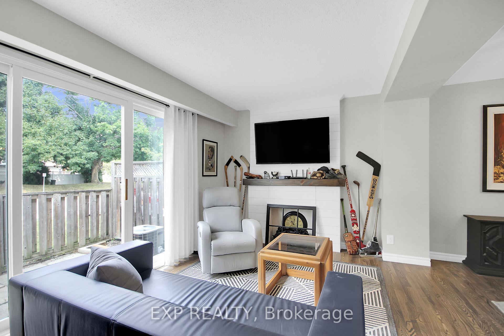 Photo 9 of 83 Hadley Circle, Ottawa, Bells Corners — HOMEH