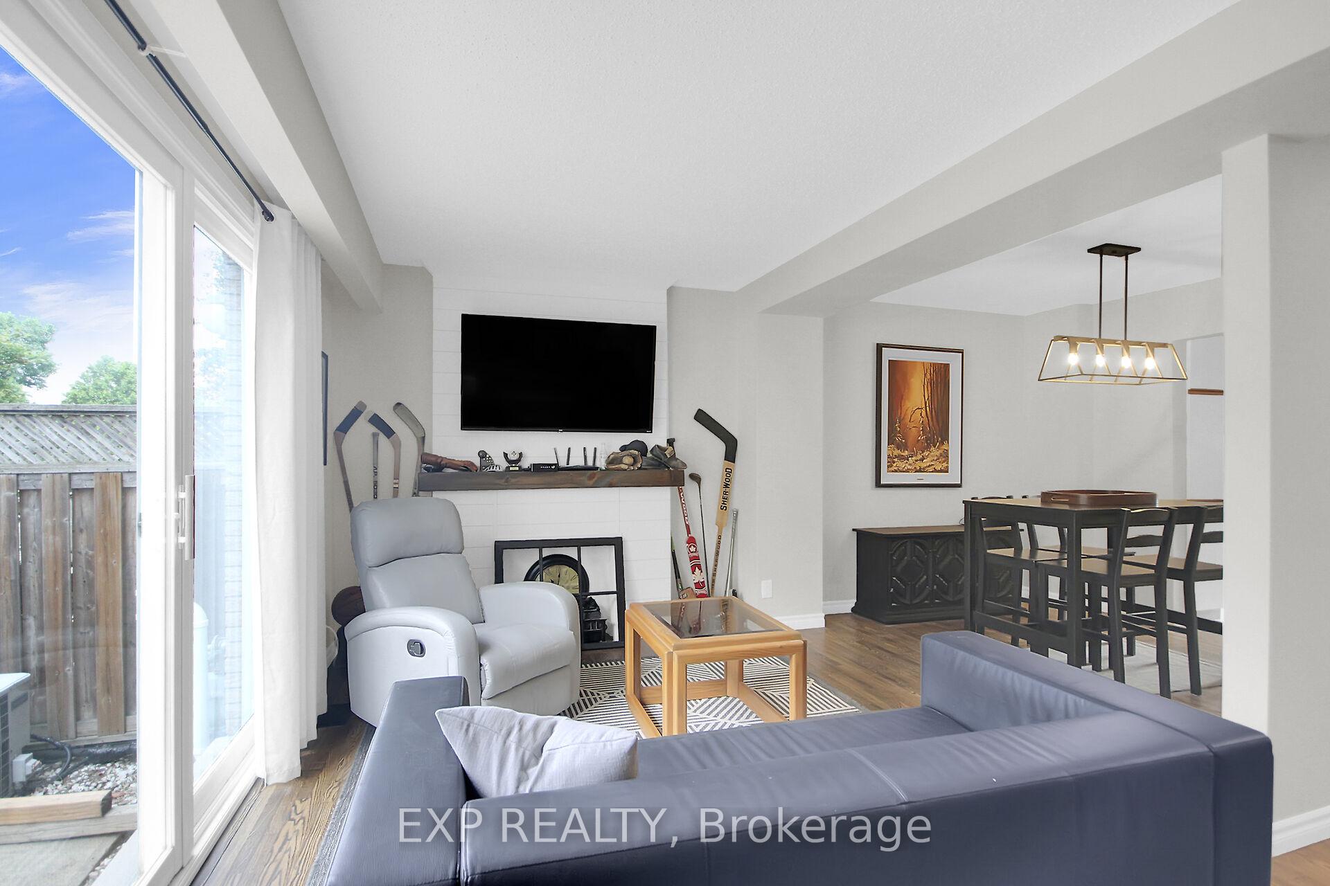 Photo 10 of 83 Hadley Circle, Ottawa, Bells Corners — HOMEH