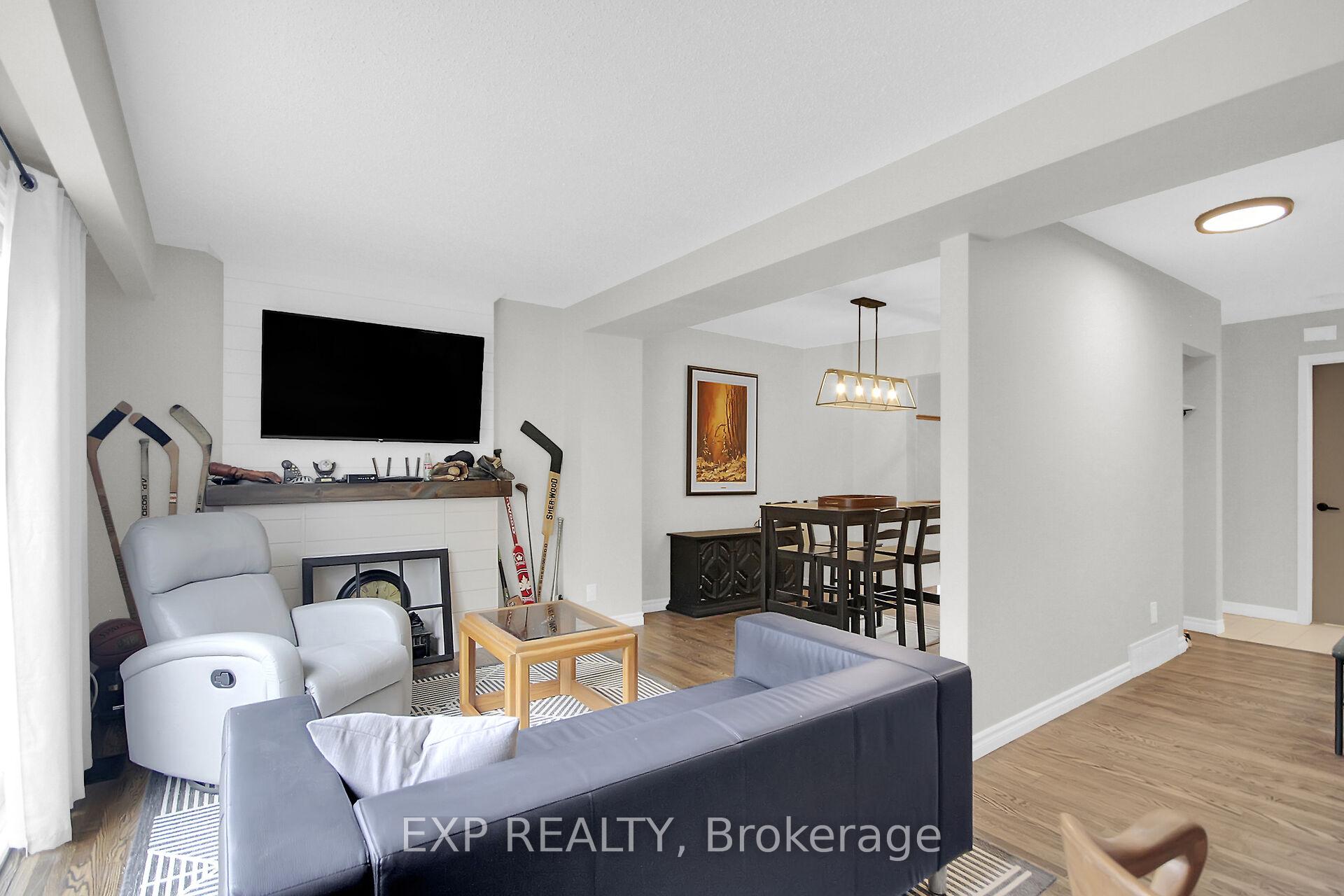 Photo 11 of 83 Hadley Circle, Ottawa, Bells Corners — HOMEH