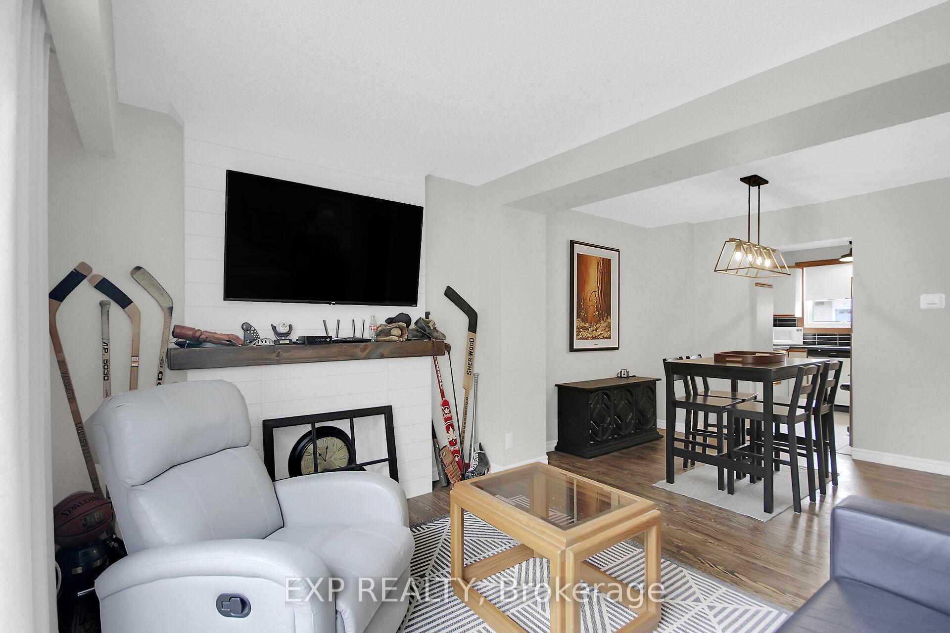 Photo 12 of 83 Hadley Circle, Ottawa, Bells Corners — HOMEH