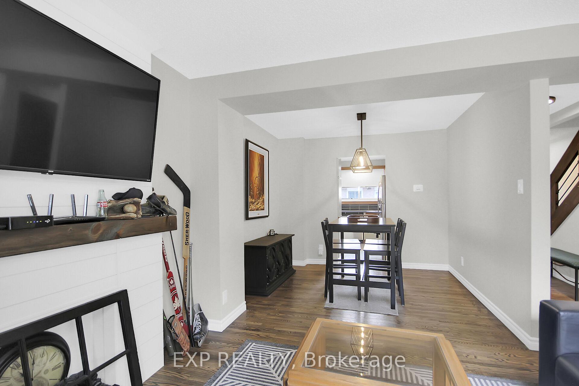 Photo 13 of 83 Hadley Circle, Ottawa, Bells Corners — HOMEH