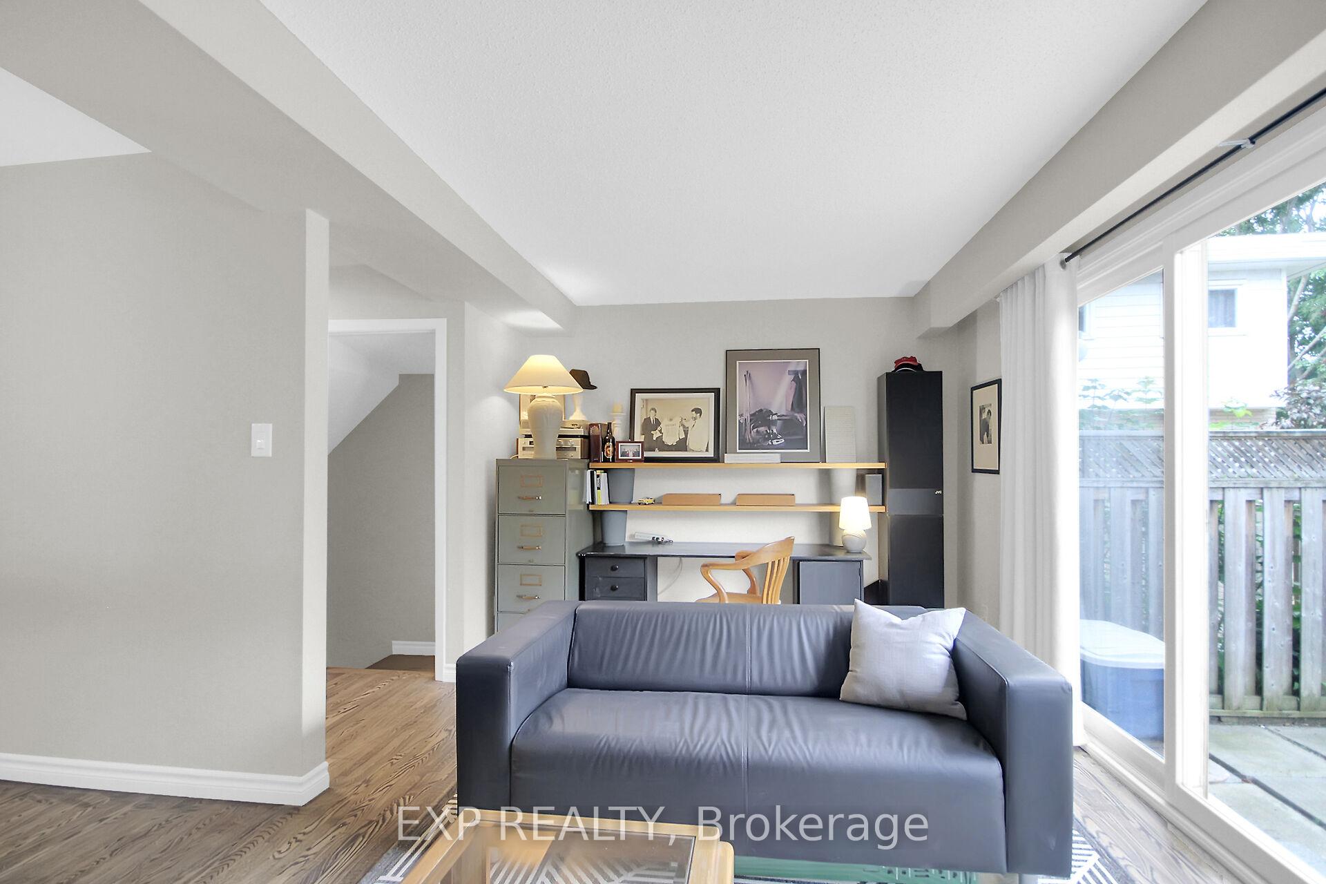 Photo 15 of 83 Hadley Circle, Ottawa, Bells Corners — HOMEH