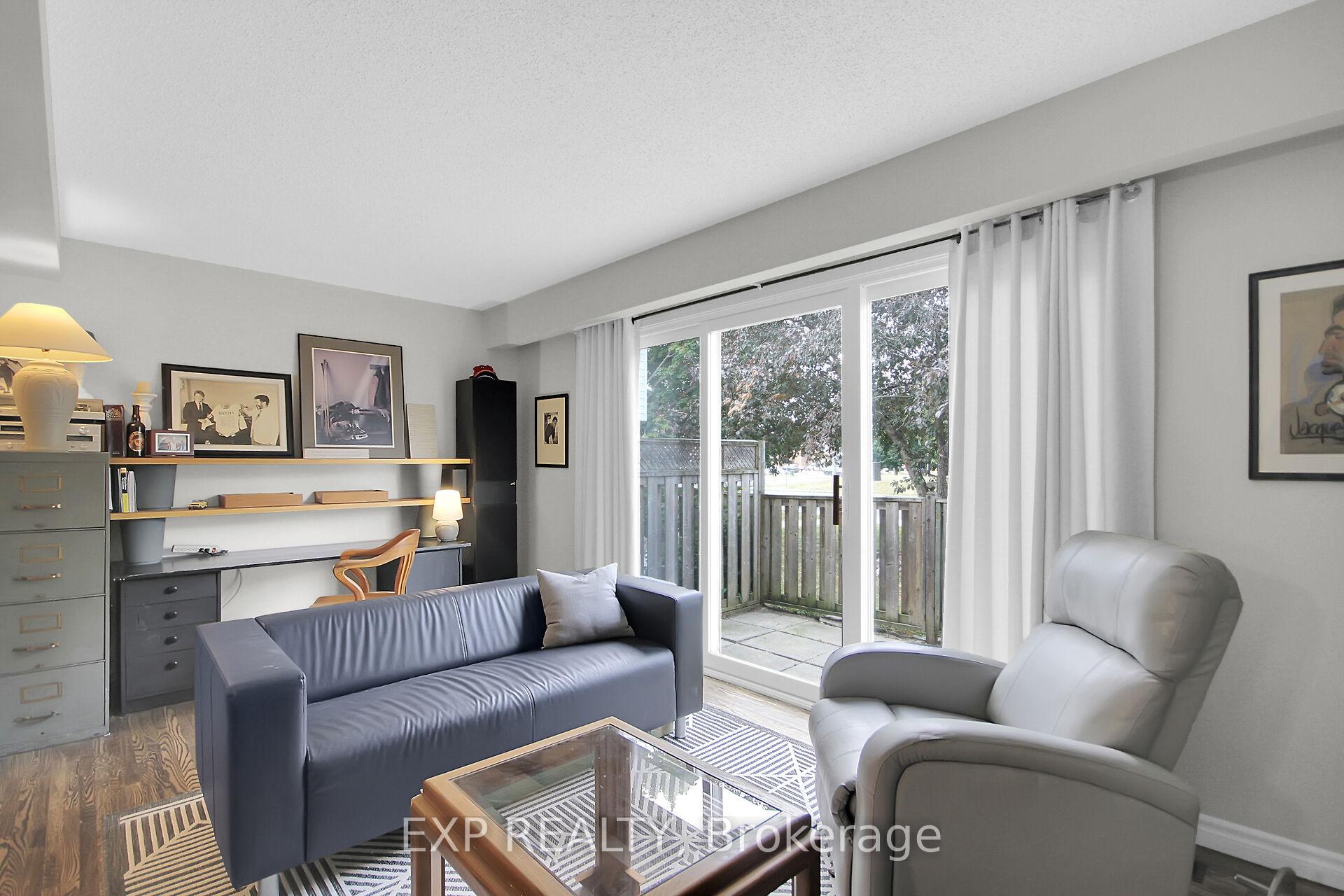 Photo 16 of 83 Hadley Circle, Ottawa, Bells Corners — HOMEH