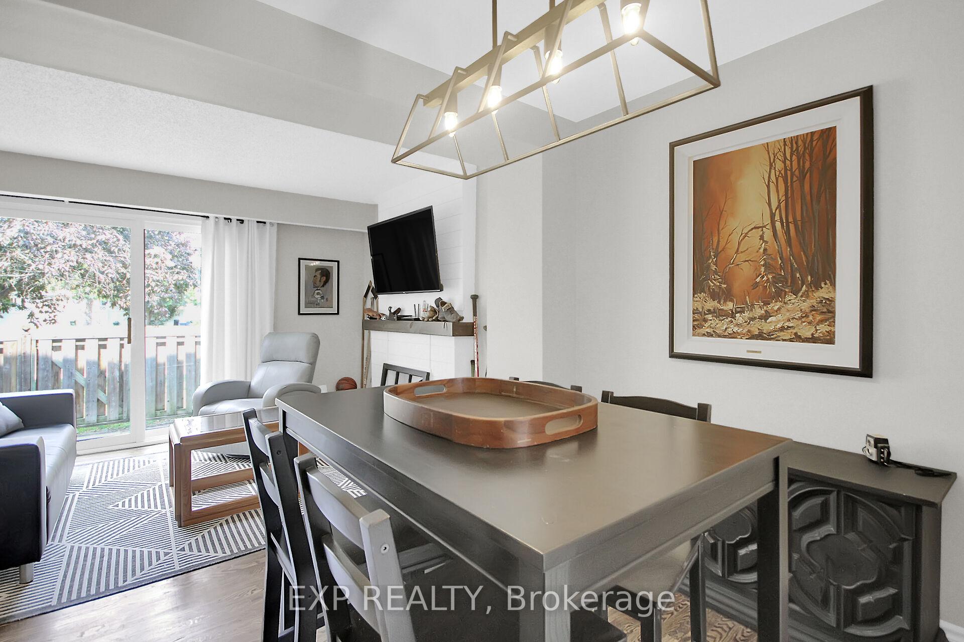 Photo 18 of 83 Hadley Circle, Ottawa, Bells Corners — HOMEH
