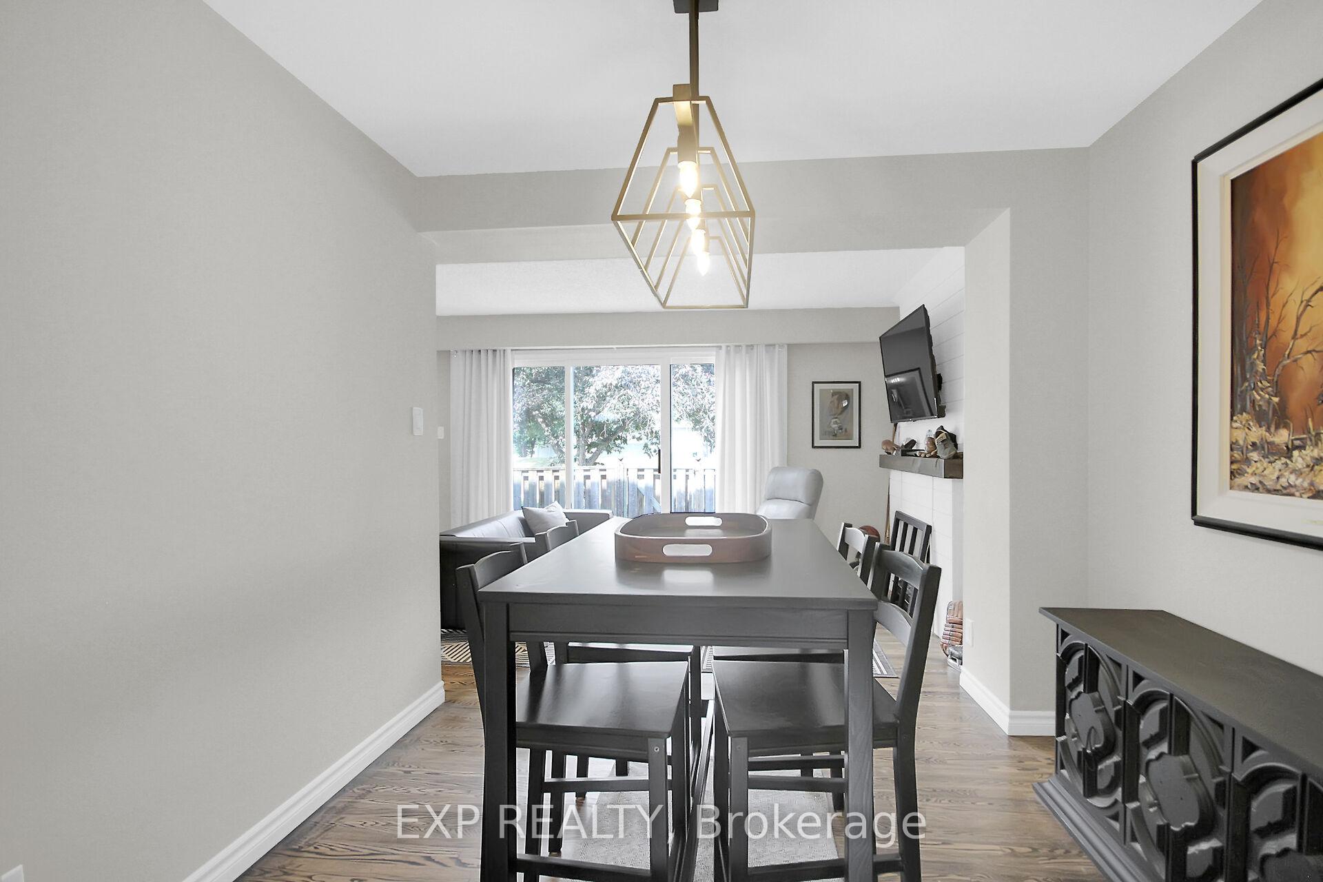 Photo 19 of 83 Hadley Circle, Ottawa, Bells Corners — HOMEH