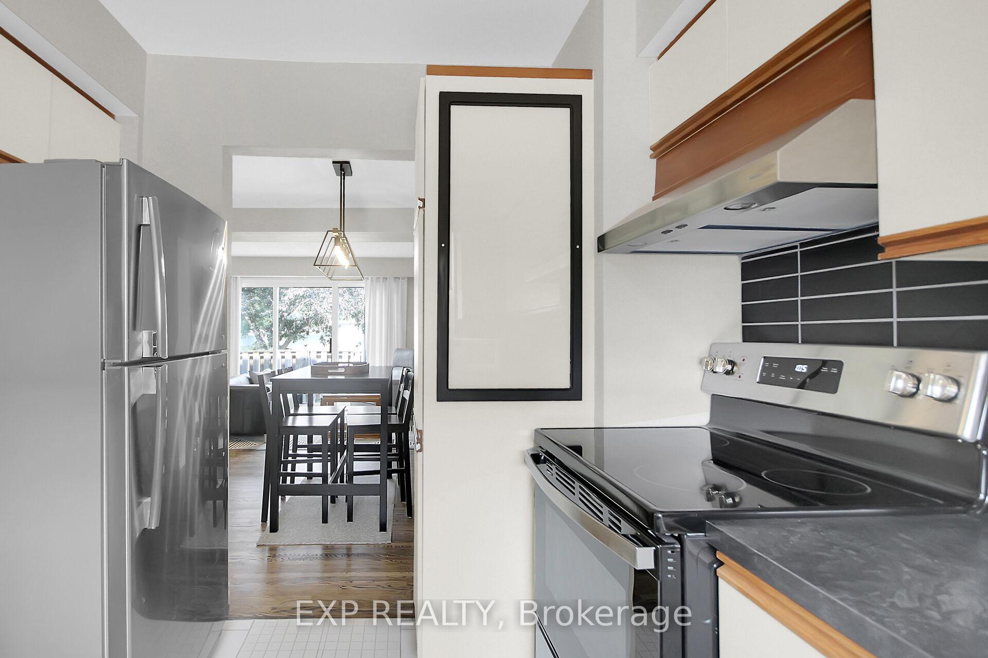 Photo 21 of 83 Hadley Circle, Ottawa, Bells Corners — HOMEH