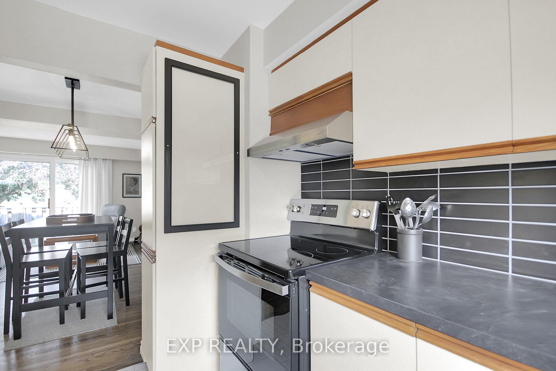 Photo 22 of 83 Hadley Circle, Ottawa, Bells Corners — HOMEH