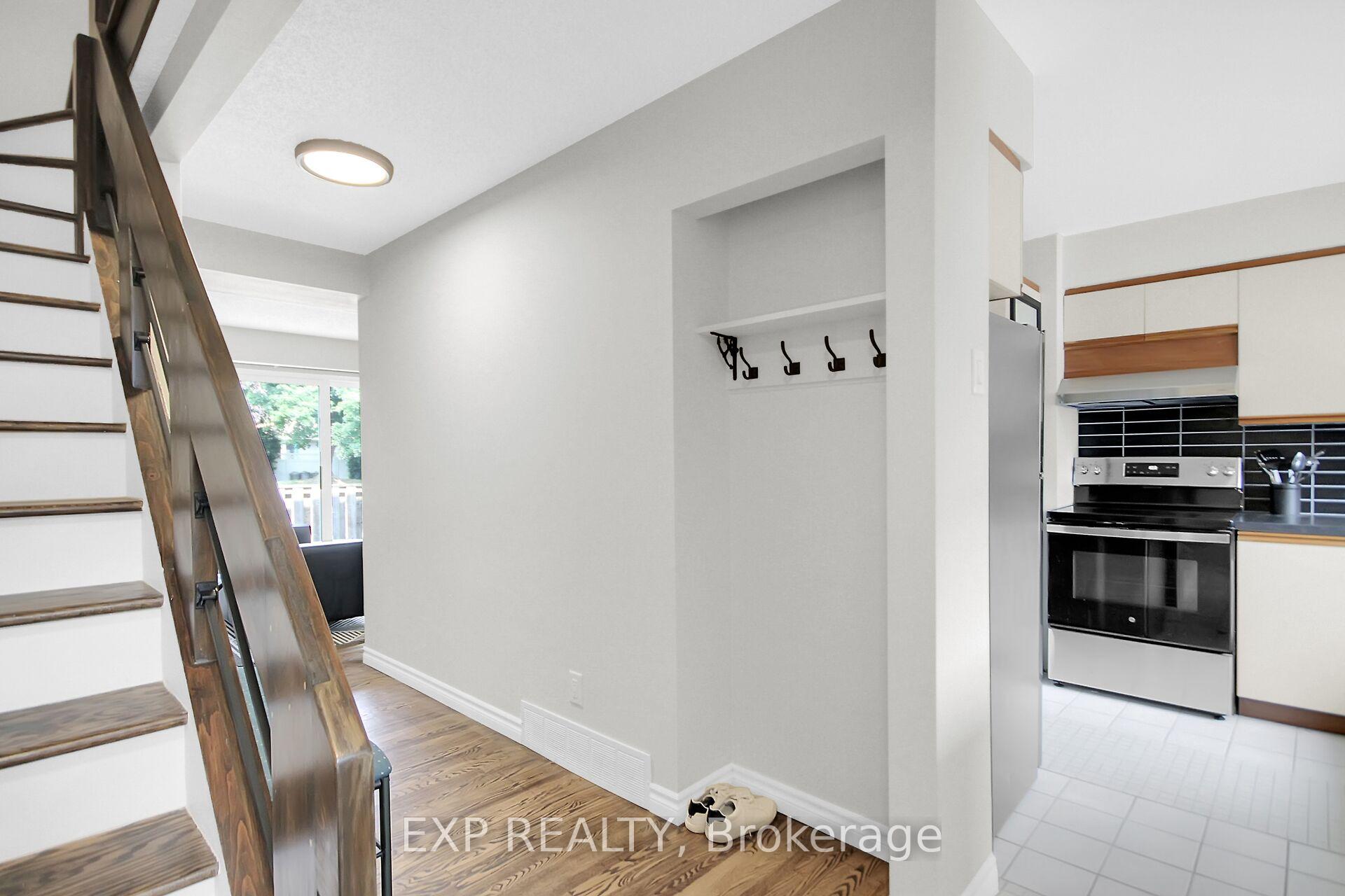 Photo 29 of 83 Hadley Circle, Ottawa, Bells Corners — HOMEH