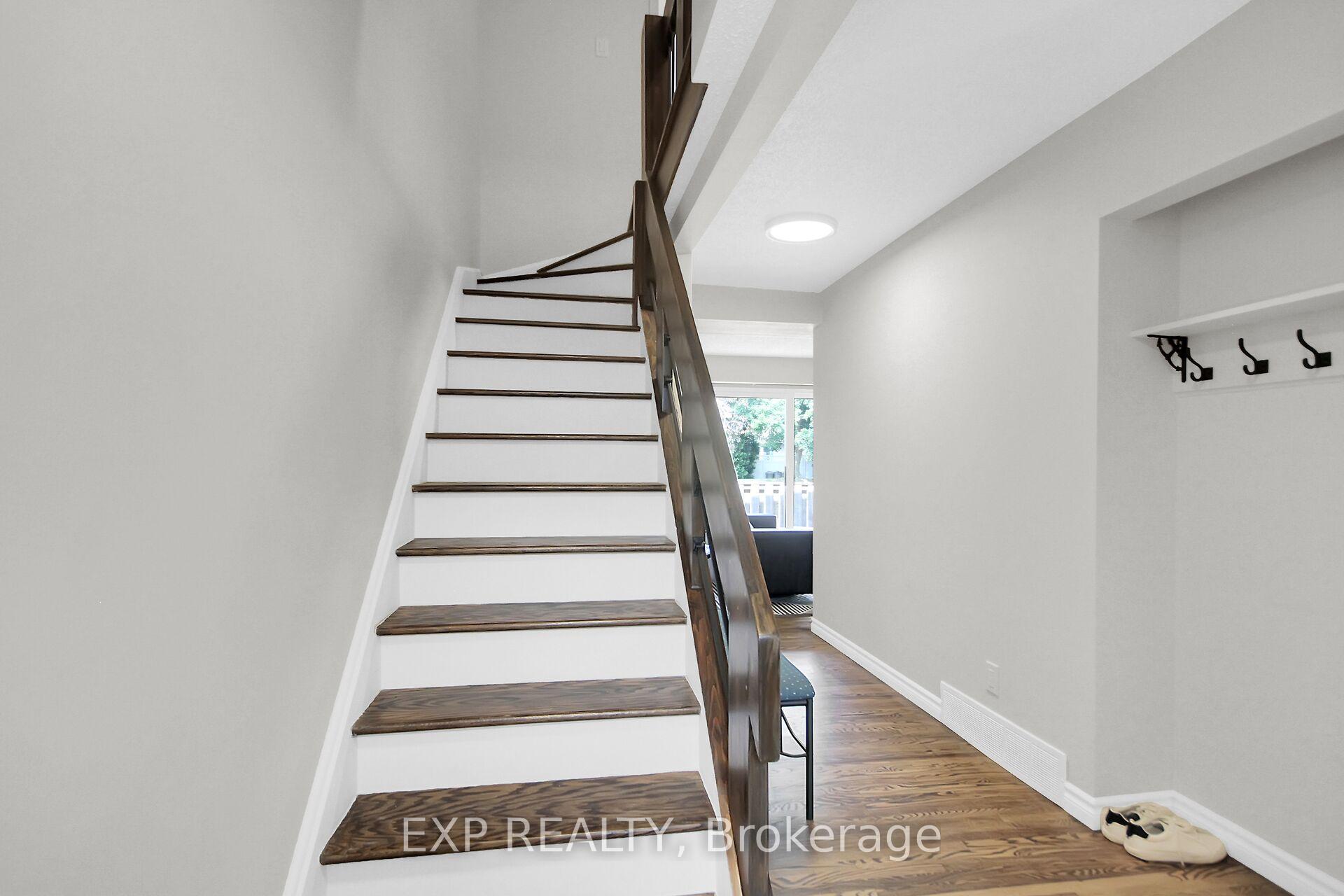 Photo 30 of 83 Hadley Circle, Ottawa, Bells Corners — HOMEH