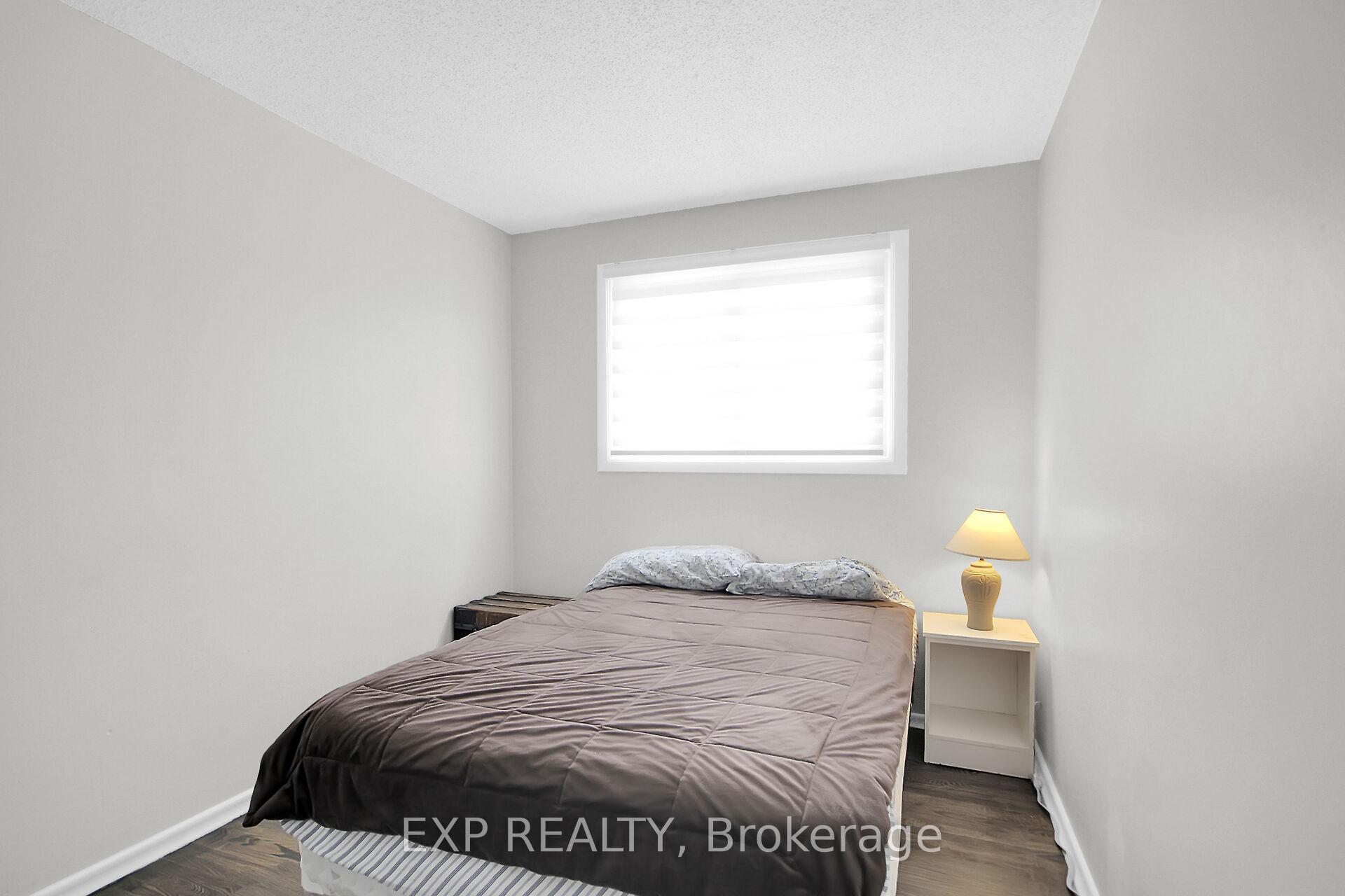 Photo 33 of 83 Hadley Circle, Ottawa, Bells Corners — HOMEH
