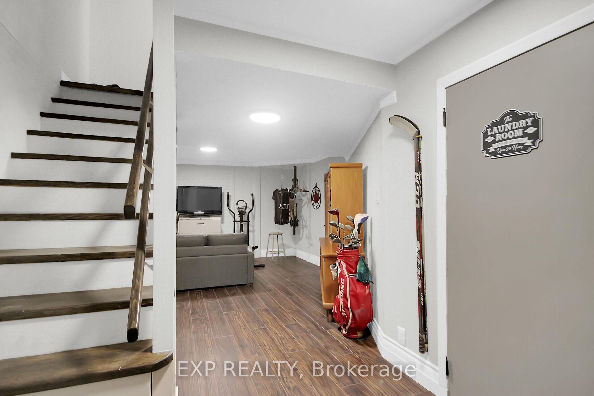 Photo 41 of 83 Hadley Circle, Ottawa, Bells Corners — HOMEH