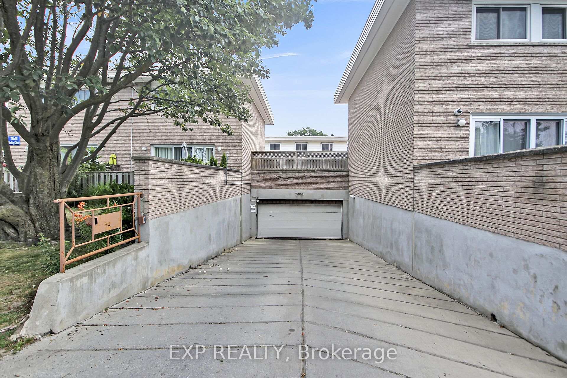 Photo 45 of 83 Hadley Circle, Ottawa, Bells Corners — HOMEH