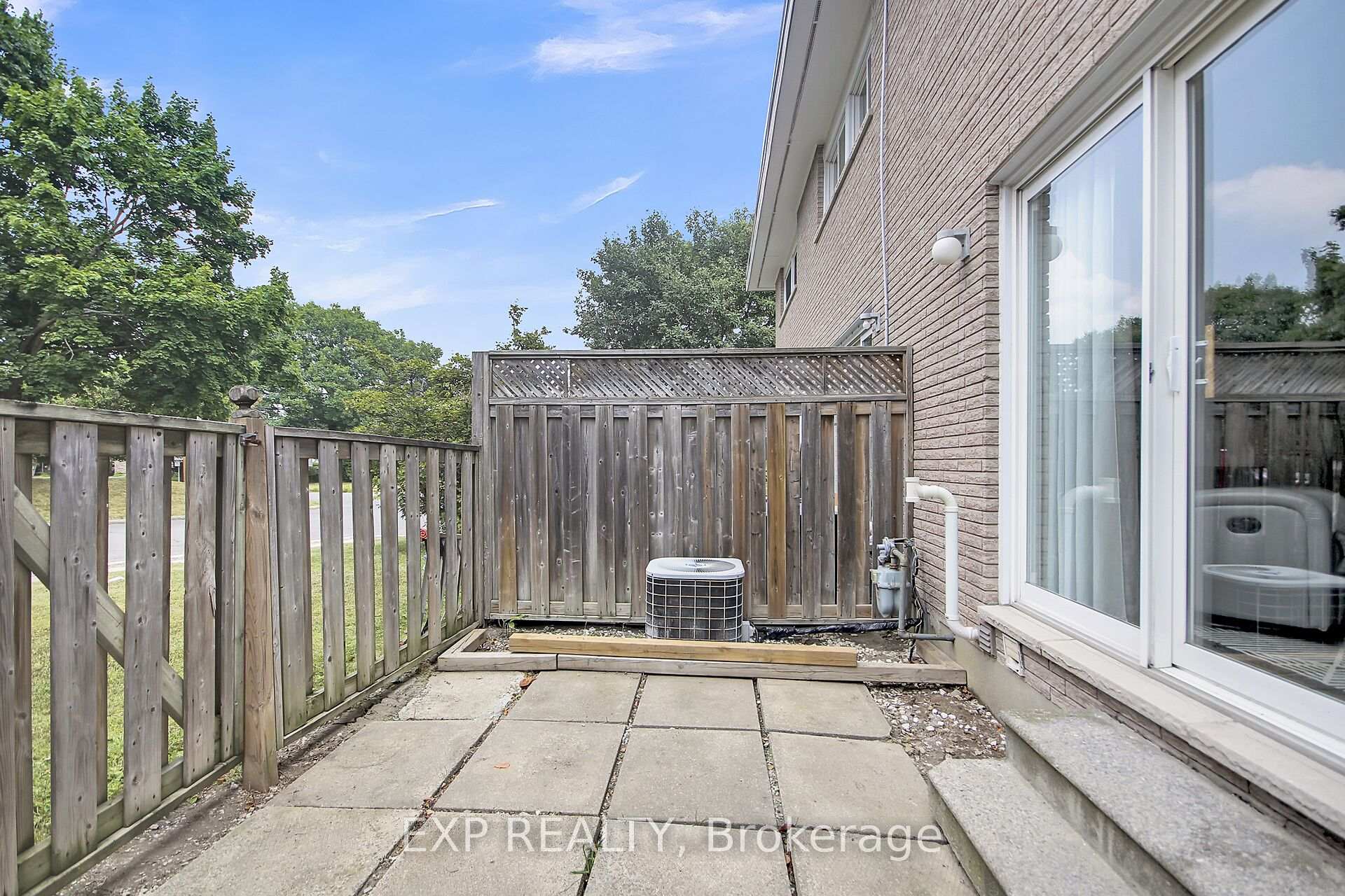 Photo 46 of 83 Hadley Circle, Ottawa, Bells Corners — HOMEH
