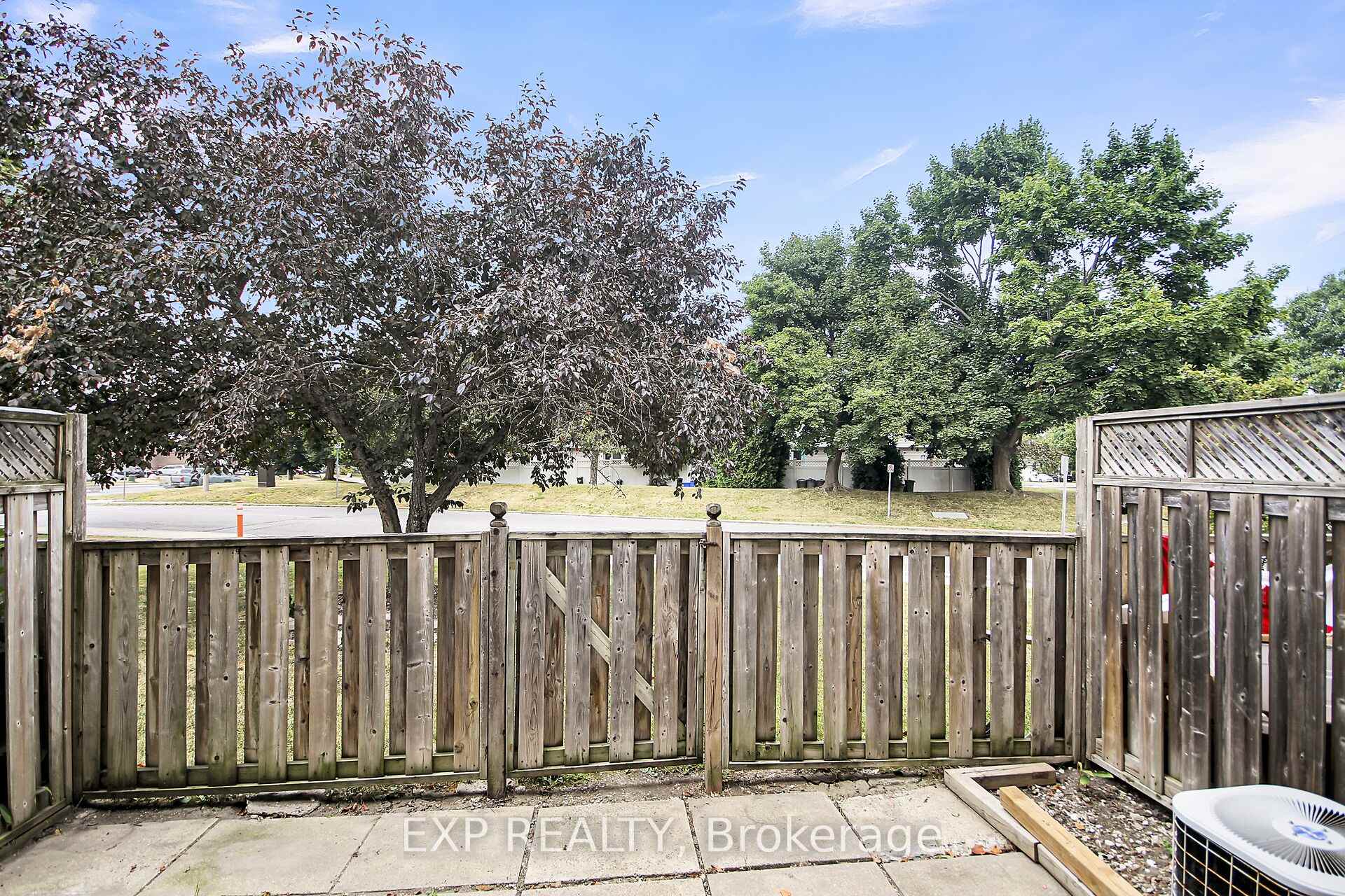 Photo 47 of 83 Hadley Circle, Ottawa, Bells Corners — HOMEH