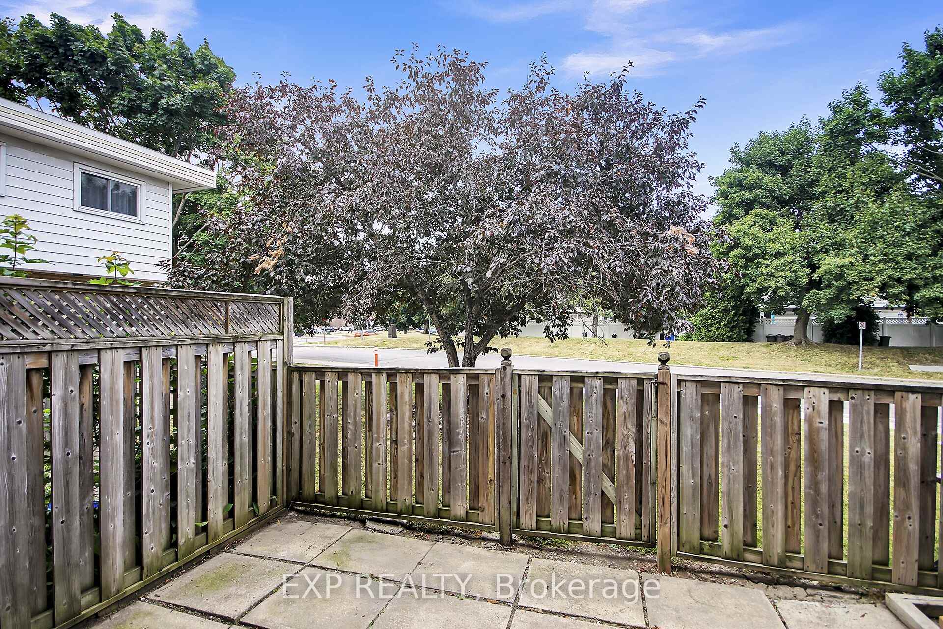 Photo 48 of 83 Hadley Circle, Ottawa, Bells Corners — HOMEH