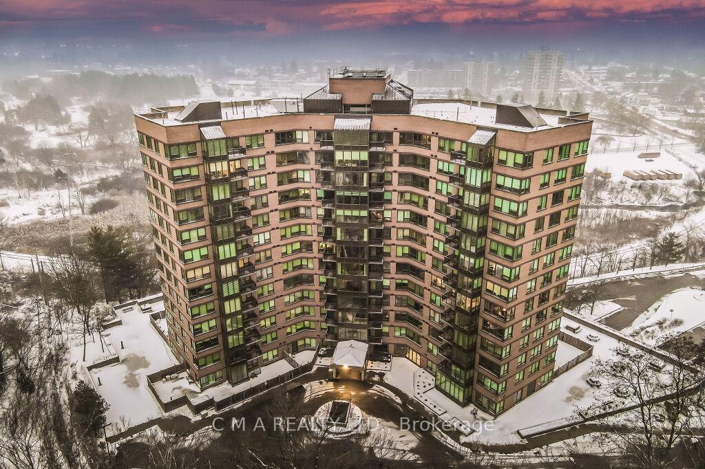 Front of Unit 608, 237 King Street W