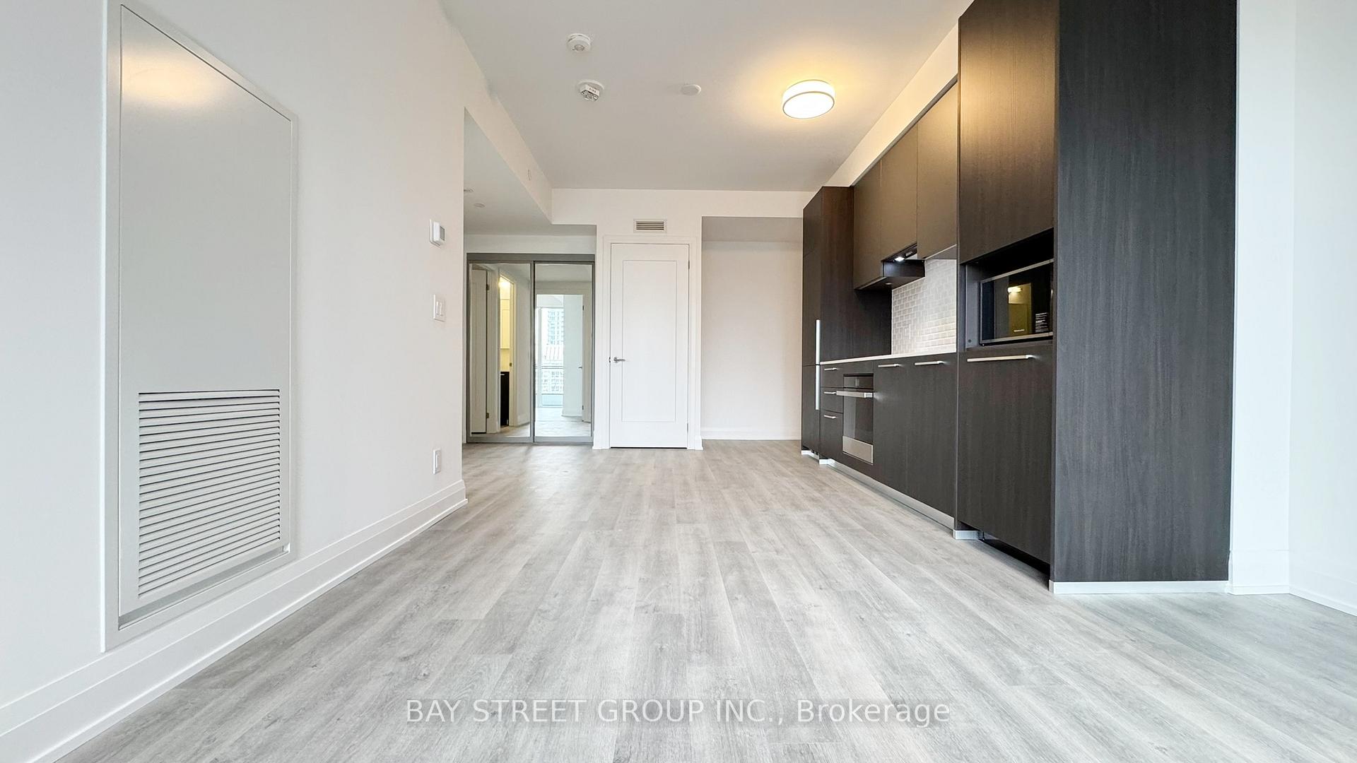 Photo 2 of Unit 1011, 65 Broadway Avenue, Toronto, Mount Pleasant West — HOMEH