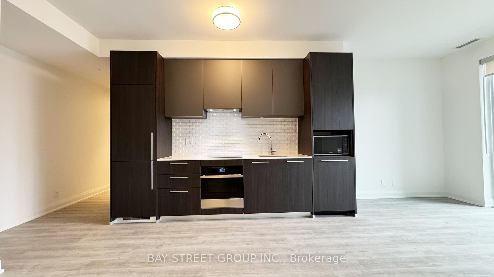 Photo 4 of Unit 1011, 65 Broadway Avenue, Toronto, Mount Pleasant West — HOMEH