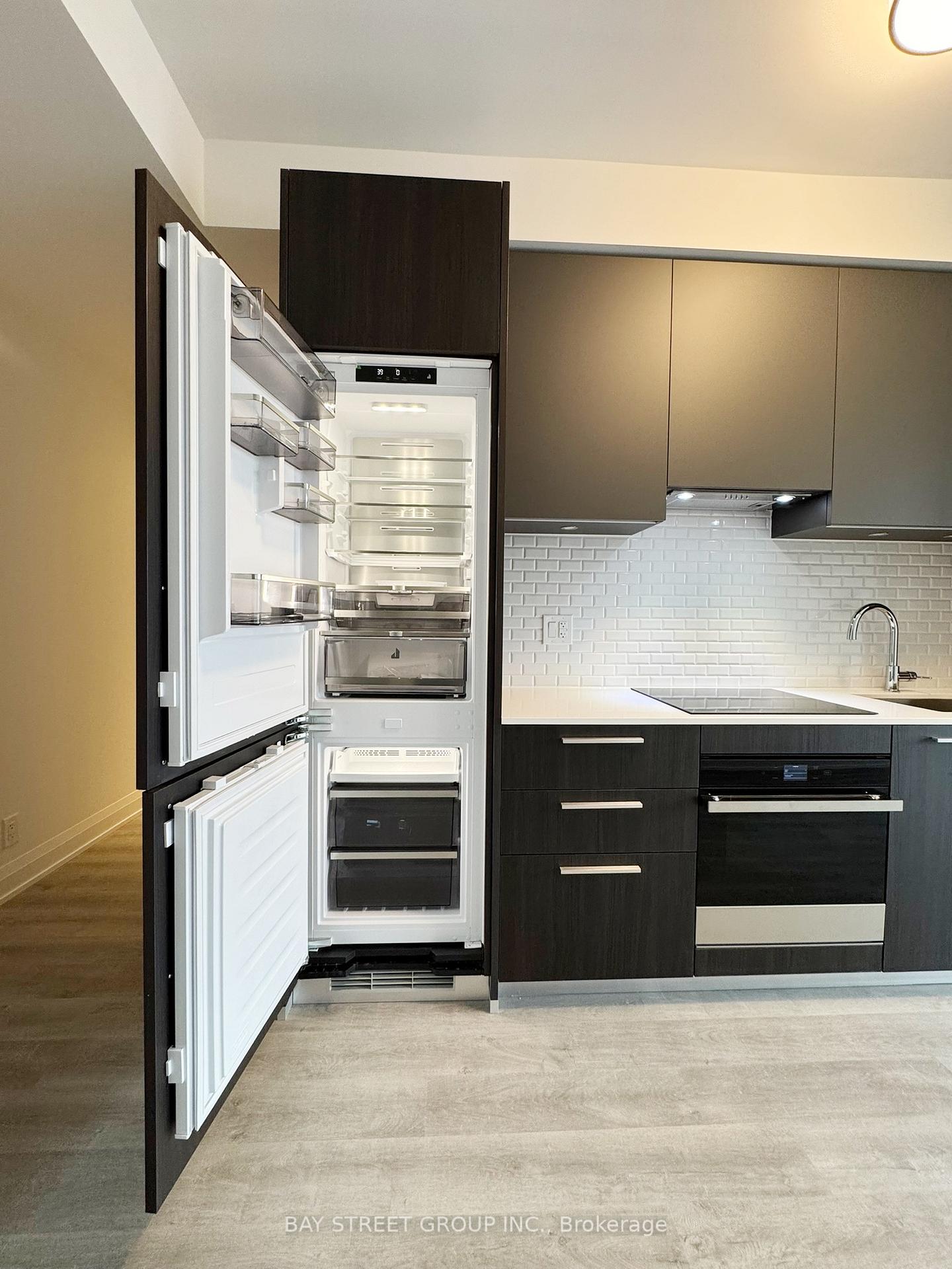 Photo 5 of Unit 1011, 65 Broadway Avenue, Toronto, Mount Pleasant West — HOMEH