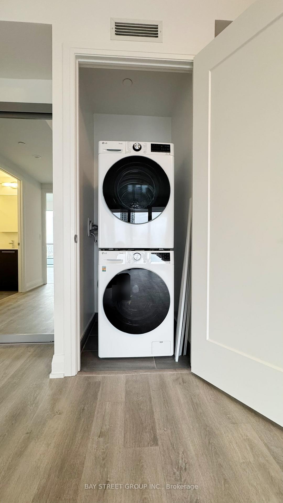 Photo 13 of Unit 1011, 65 Broadway Avenue, Toronto, Mount Pleasant West — HOMEH