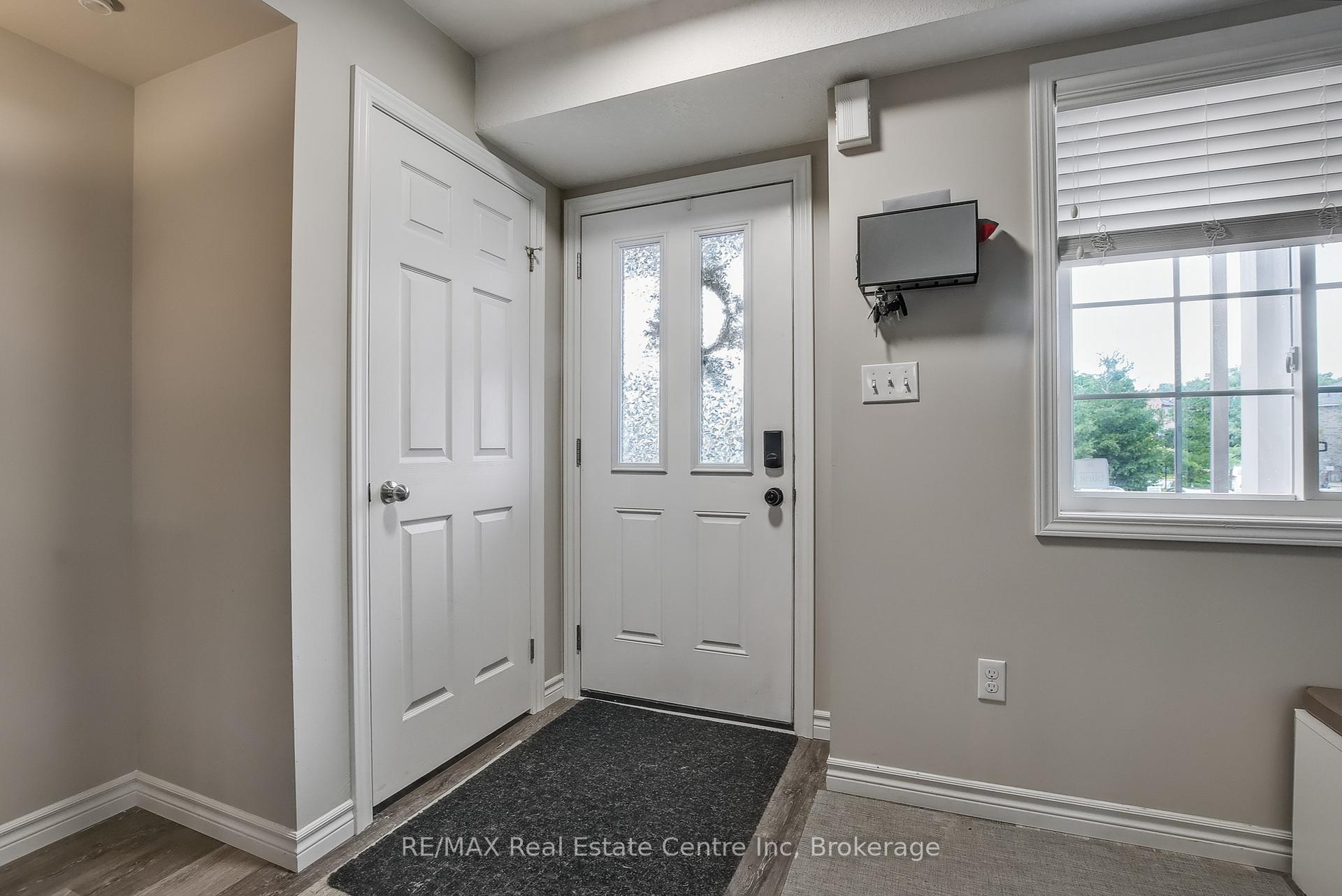 Photo 6 of Unit 33, 35 Mountford Drive, Guelph, Grange Road — HOMEH