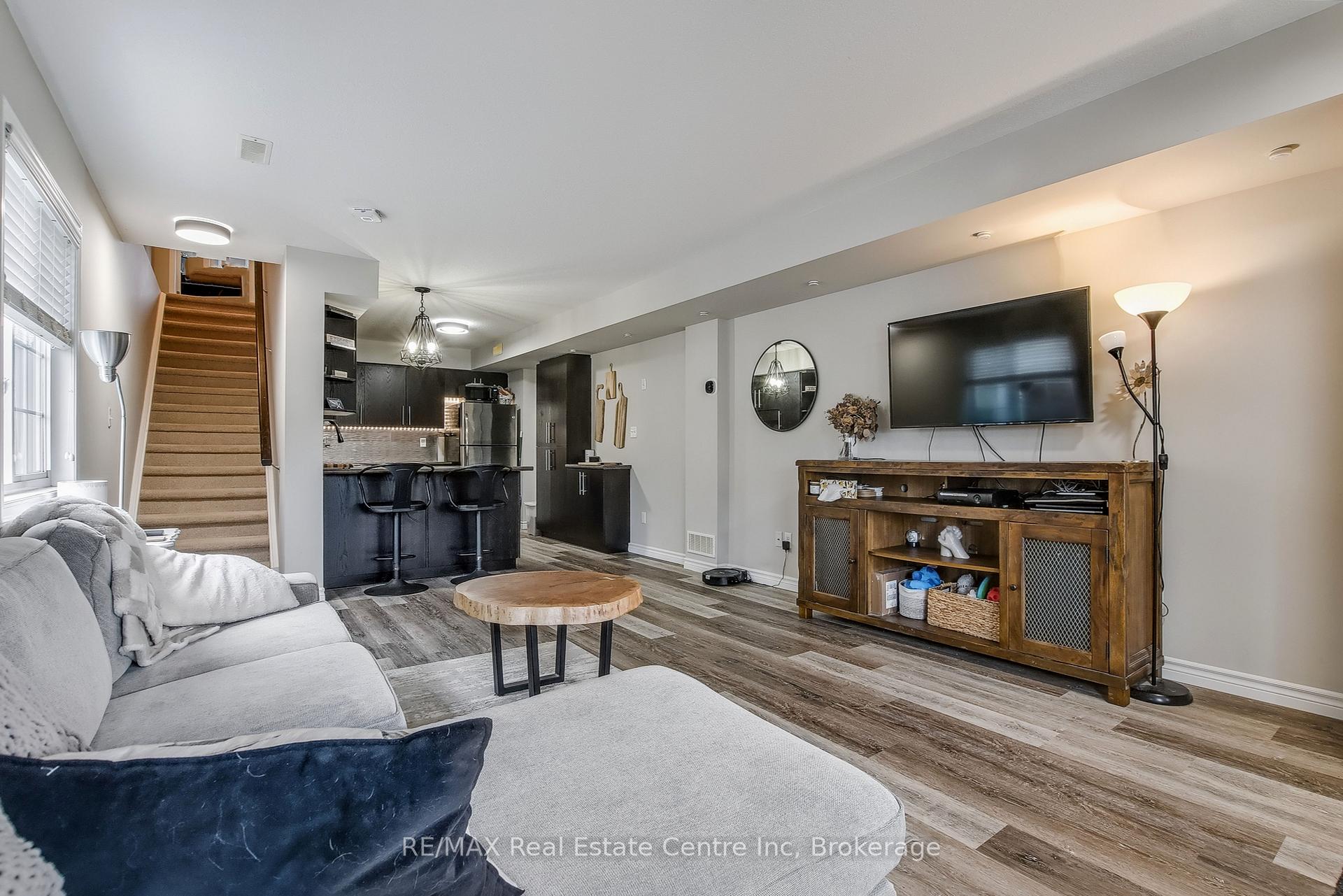Photo 8 of Unit 33, 35 Mountford Drive, Guelph, Grange Road — HOMEH