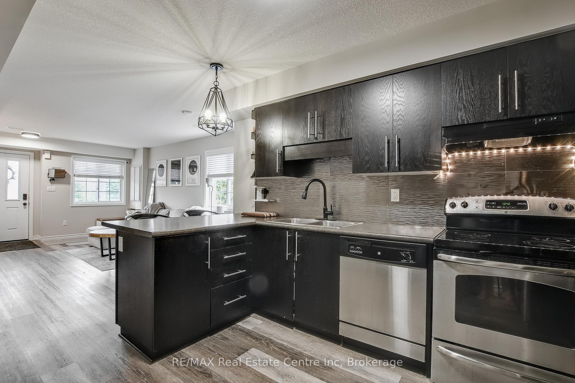 Photo 12 of Unit 33, 35 Mountford Drive, Guelph, Grange Road — HOMEH