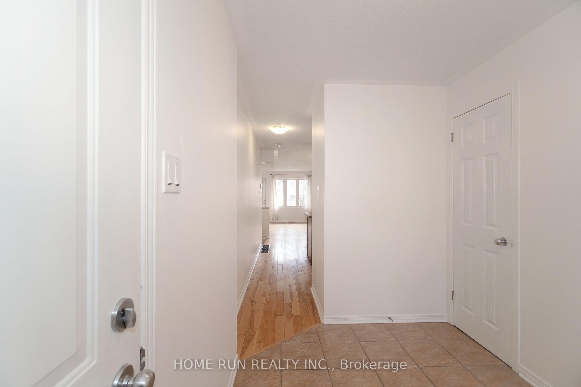 Photo 3 of 96 Strathaven Private, Ottawa, Cyrville — HOMEH