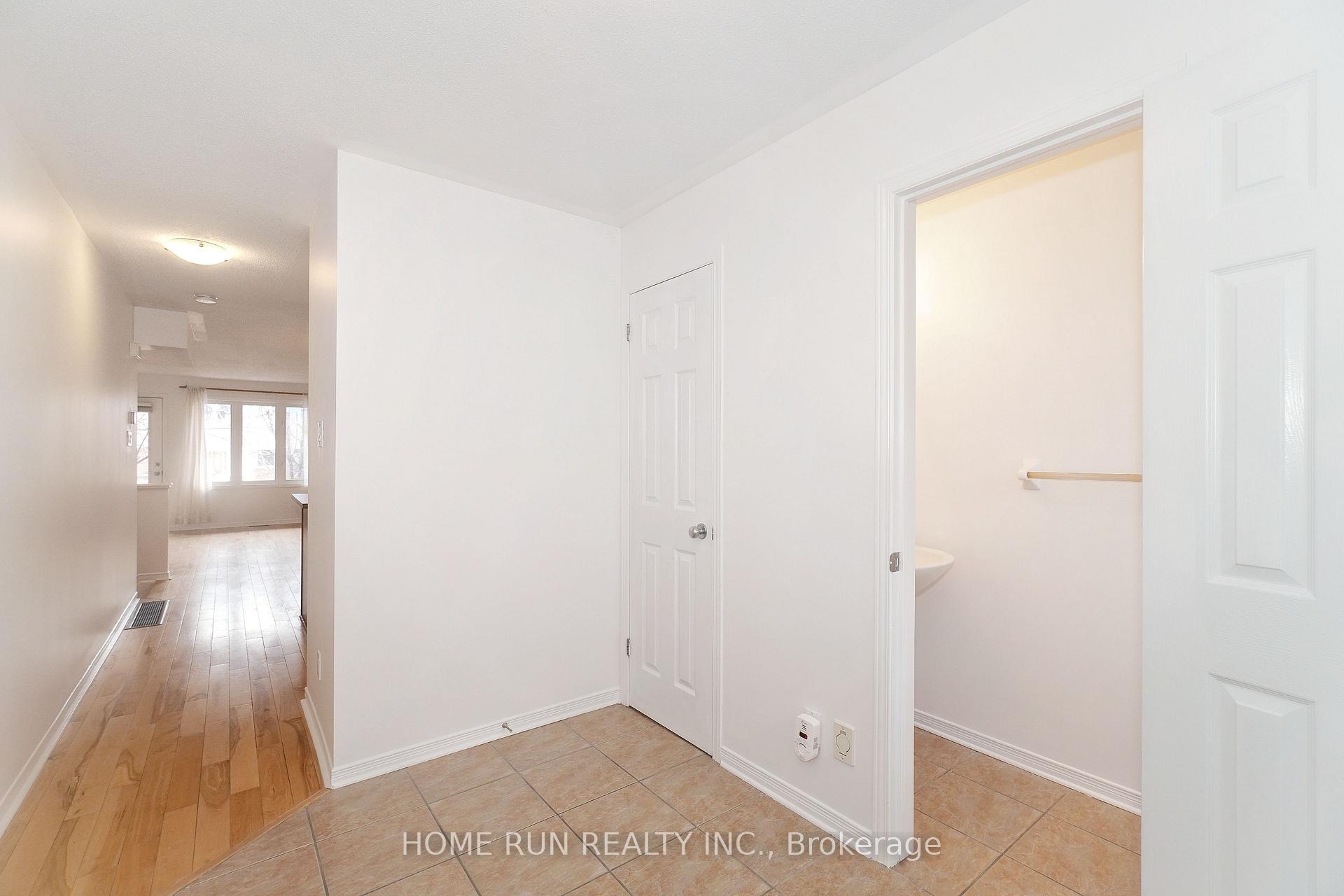 Photo 4 of 96 Strathaven Private, Ottawa, Cyrville — HOMEH