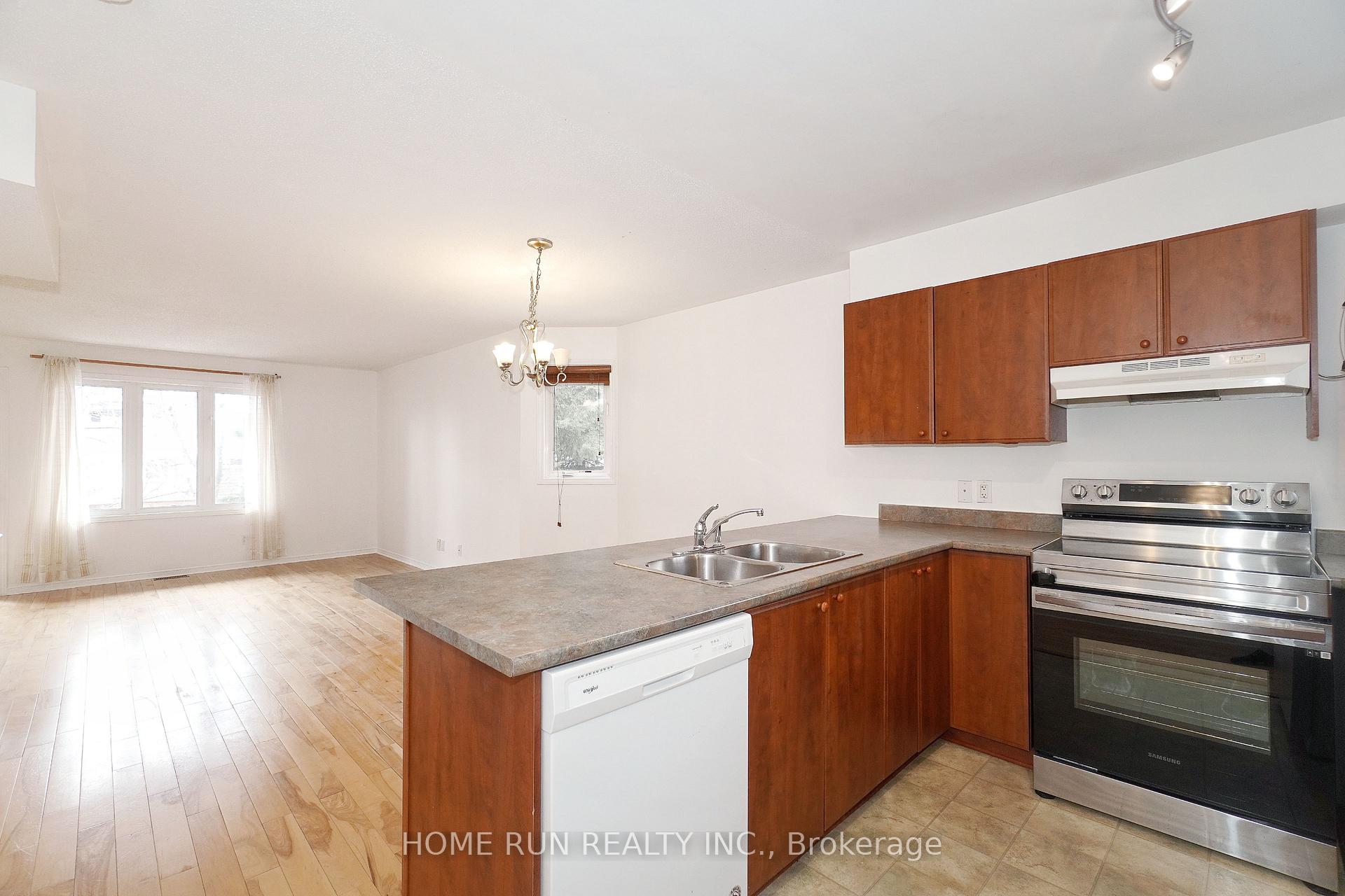 Photo 13 of 96 Strathaven Private, Ottawa, Cyrville — HOMEH
