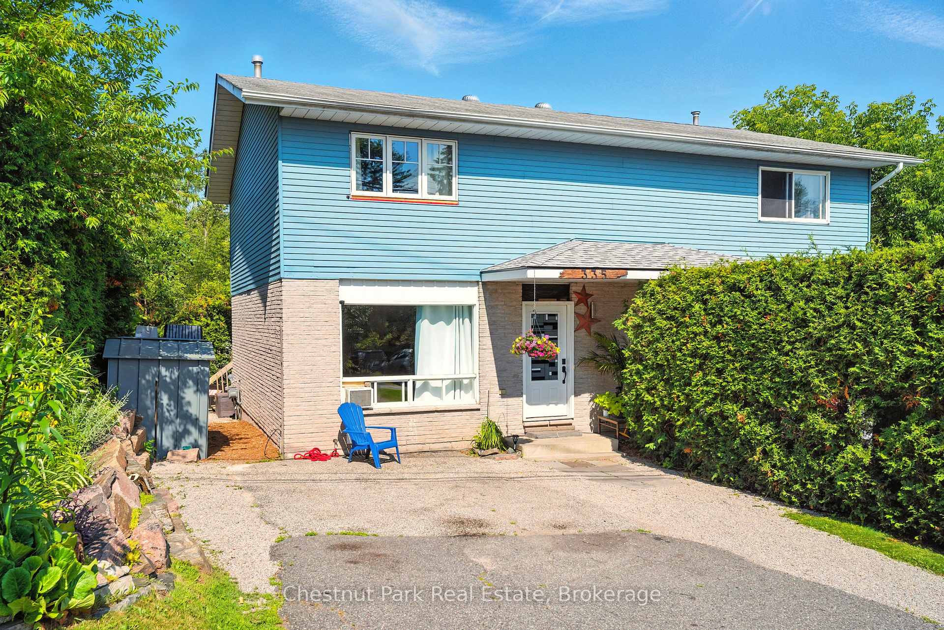 Front of Unit 2, 335 Wellington Street N
