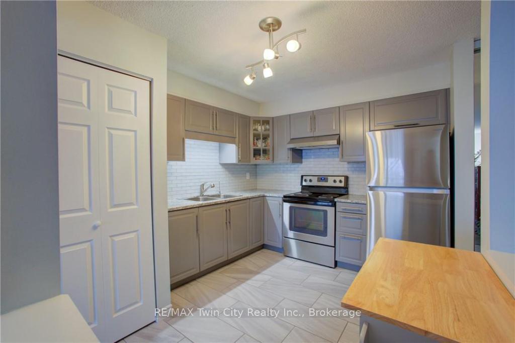 Photo 8 of Unit 210, 266 Overlea Drive, Kitchener — HOMEH
