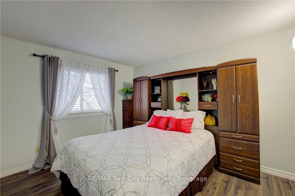 Photo 18 of Unit 210, 266 Overlea Drive, Kitchener — HOMEH