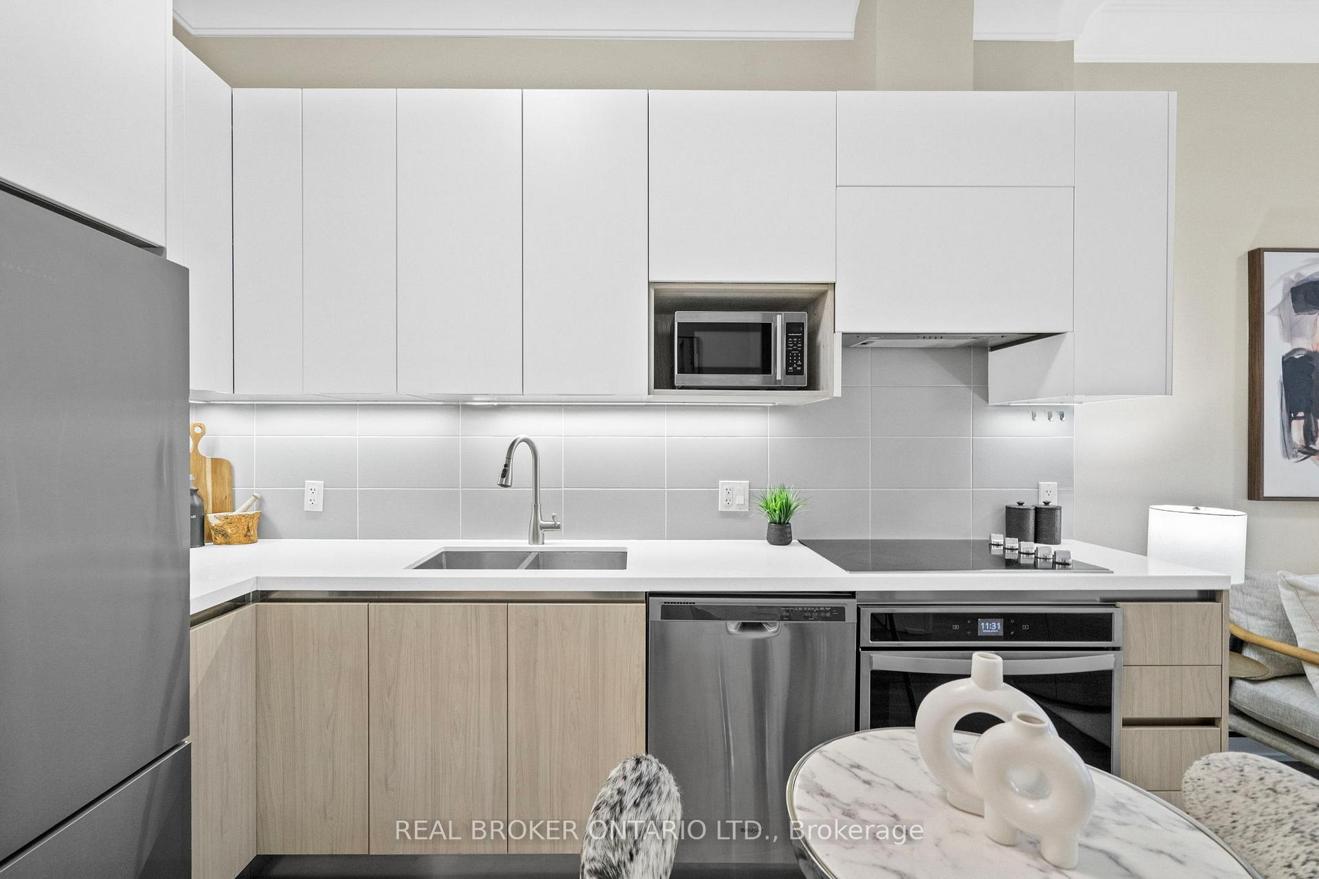 Photo 7 of Unit 110, 15 Water Walk Drive, Markham, Unionville — HOMEH