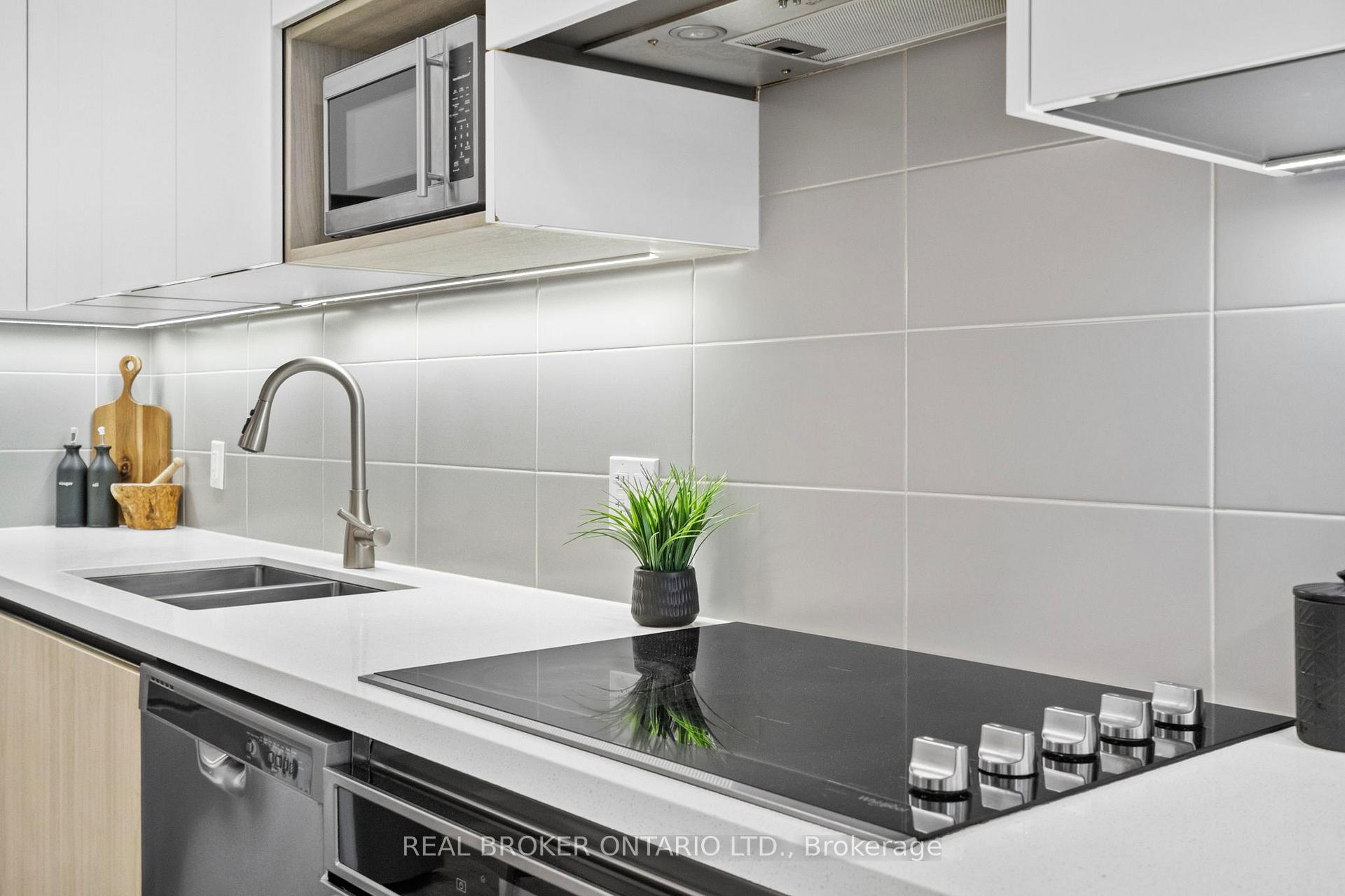 Photo 9 of Unit 110, 15 Water Walk Drive, Markham, Unionville — HOMEH
