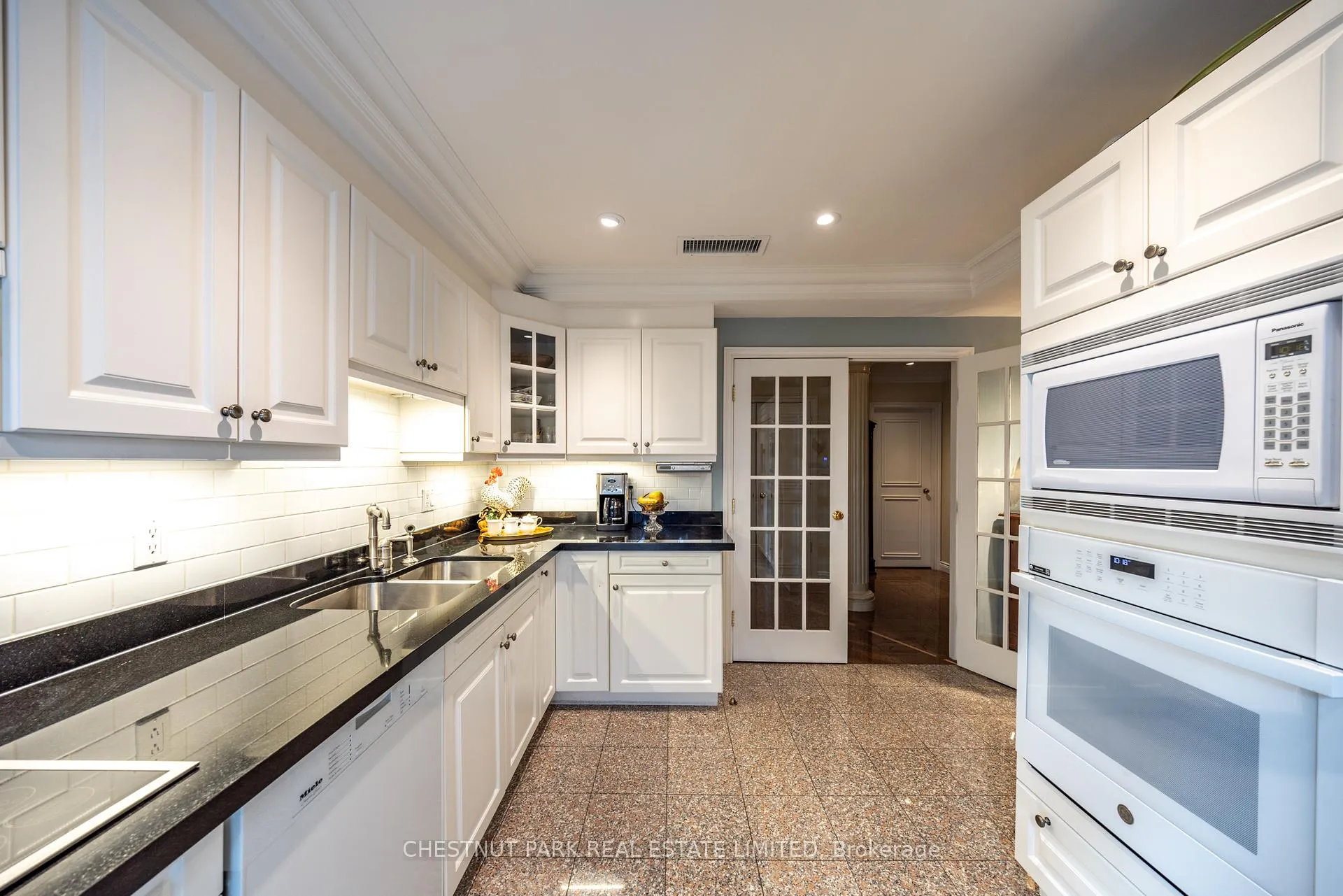 Photo 8 of Unit 102B, 2 Doncliffe Place, North York, Bridle Path-Sunnybrook-York Mills — HOMEH