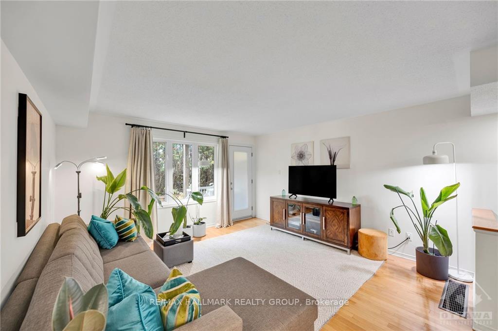Photo 7 of 14 STRATHAVEN Private, Ottawa, Cyrville — HOMEH