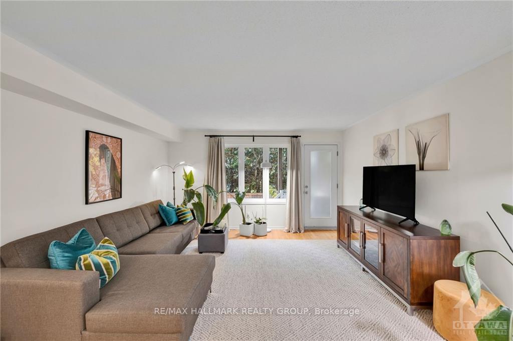 Photo 8 of 14 STRATHAVEN Private, Ottawa, Cyrville — HOMEH