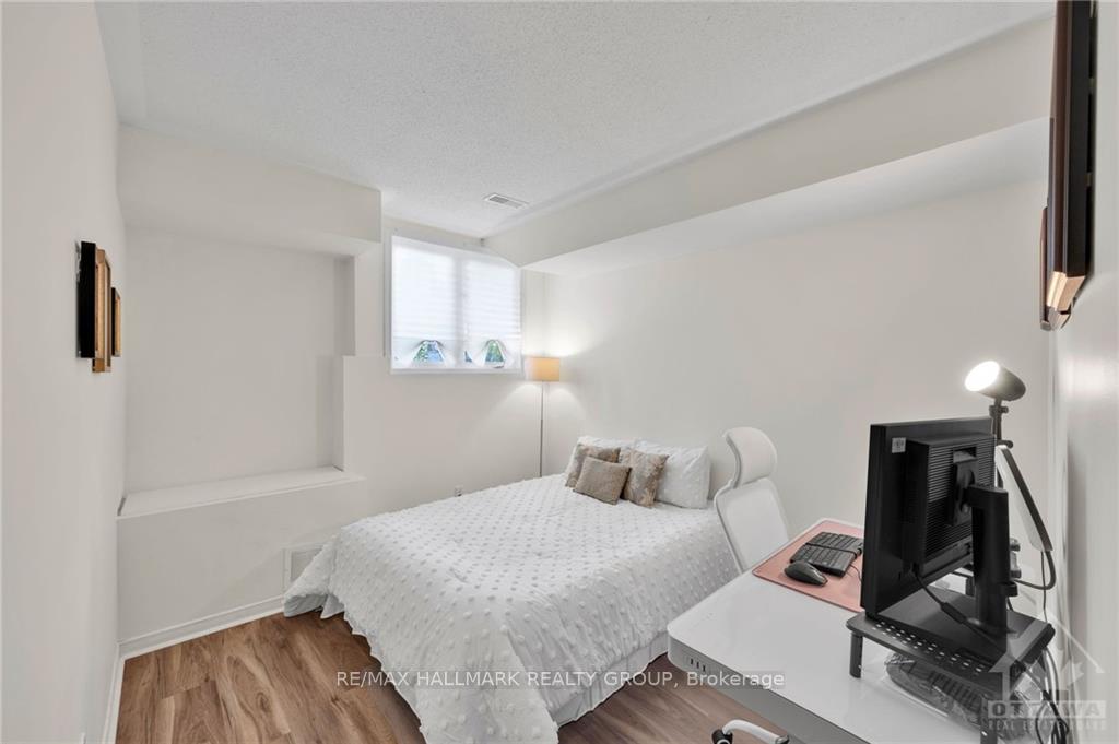 Photo 17 of 14 STRATHAVEN Private, Ottawa, Cyrville — HOMEH