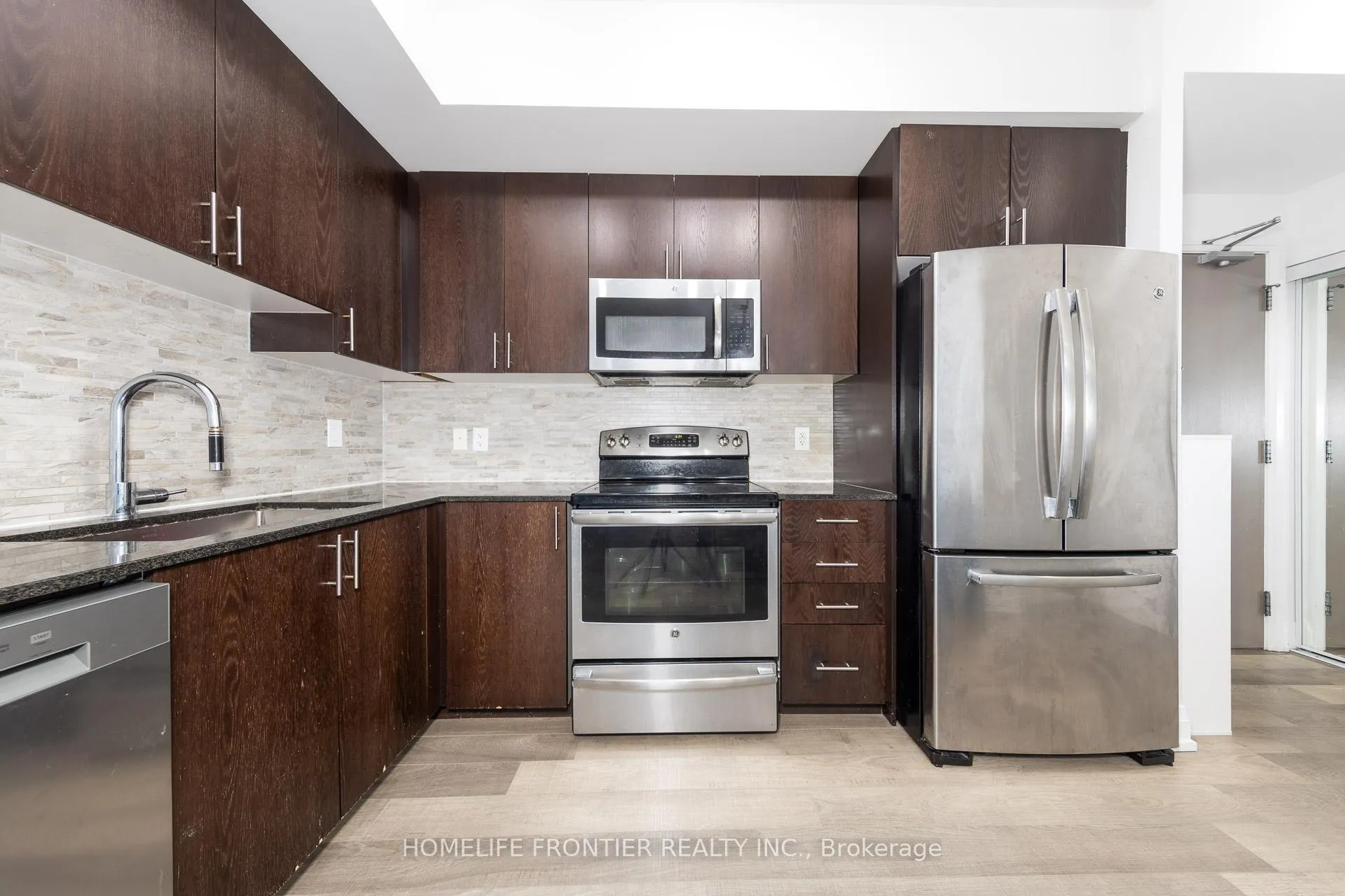 Photo 5 of Unit PH209, 7167 Yonge Street, Markham, Grandview — HOMEH