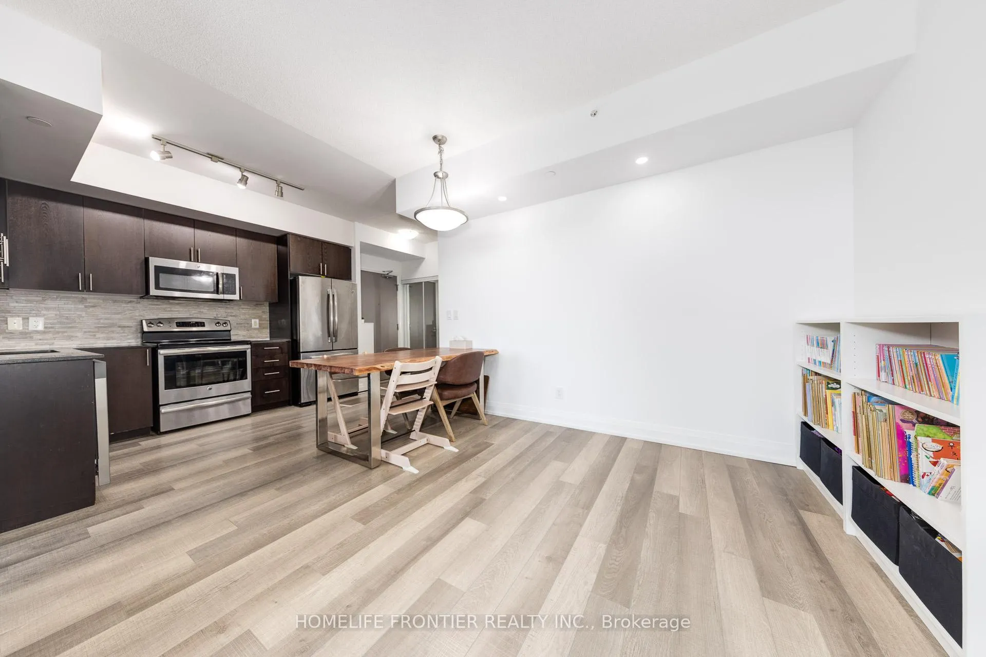 Photo 7 of Unit PH209, 7167 Yonge Street, Markham, Grandview — HOMEH