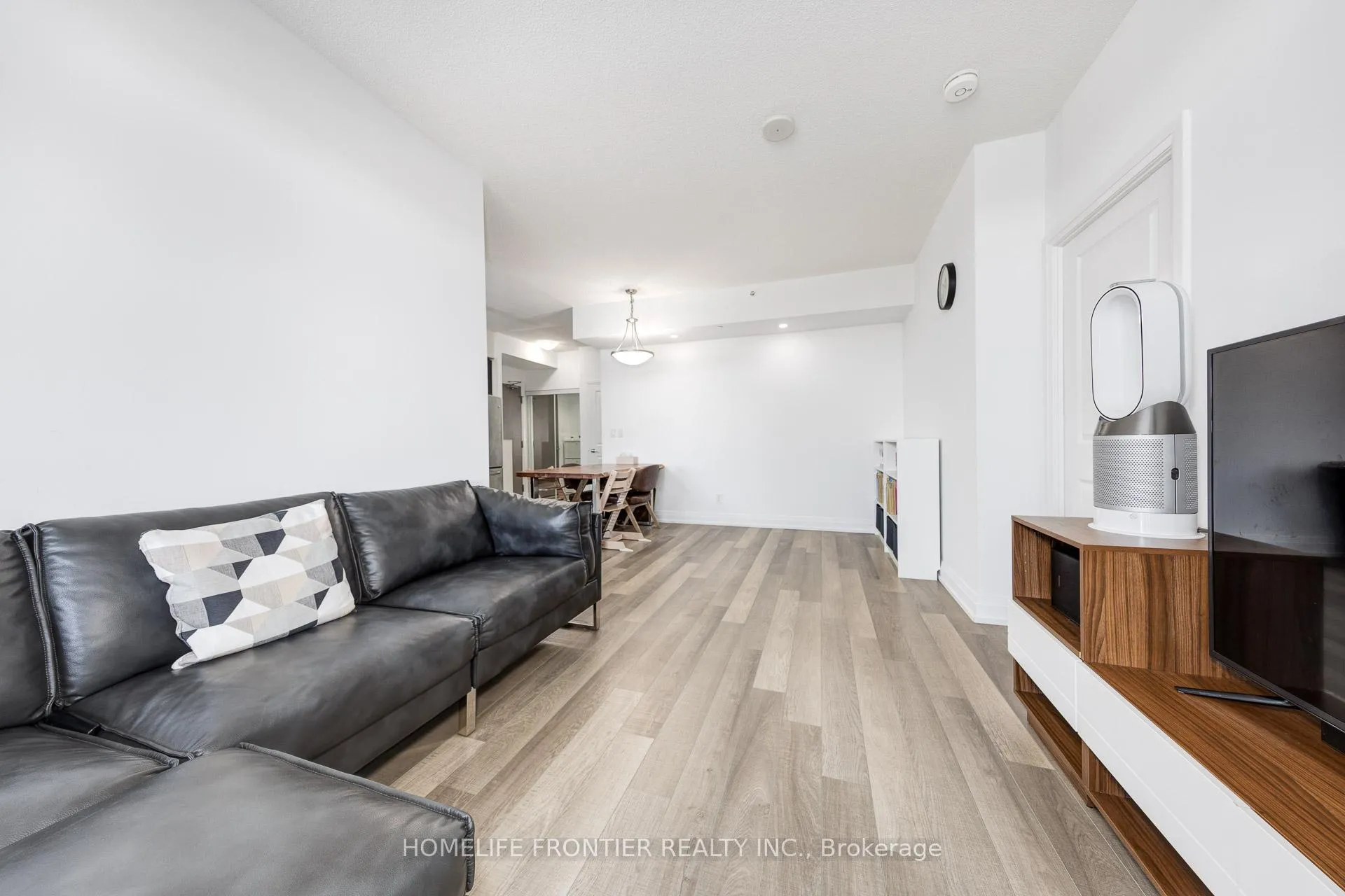Photo 9 of Unit PH209, 7167 Yonge Street, Markham, Grandview — HOMEH