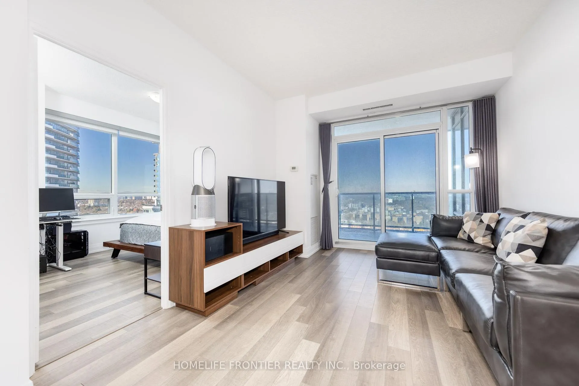 Photo 11 of Unit PH209, 7167 Yonge Street, Markham, Grandview — HOMEH