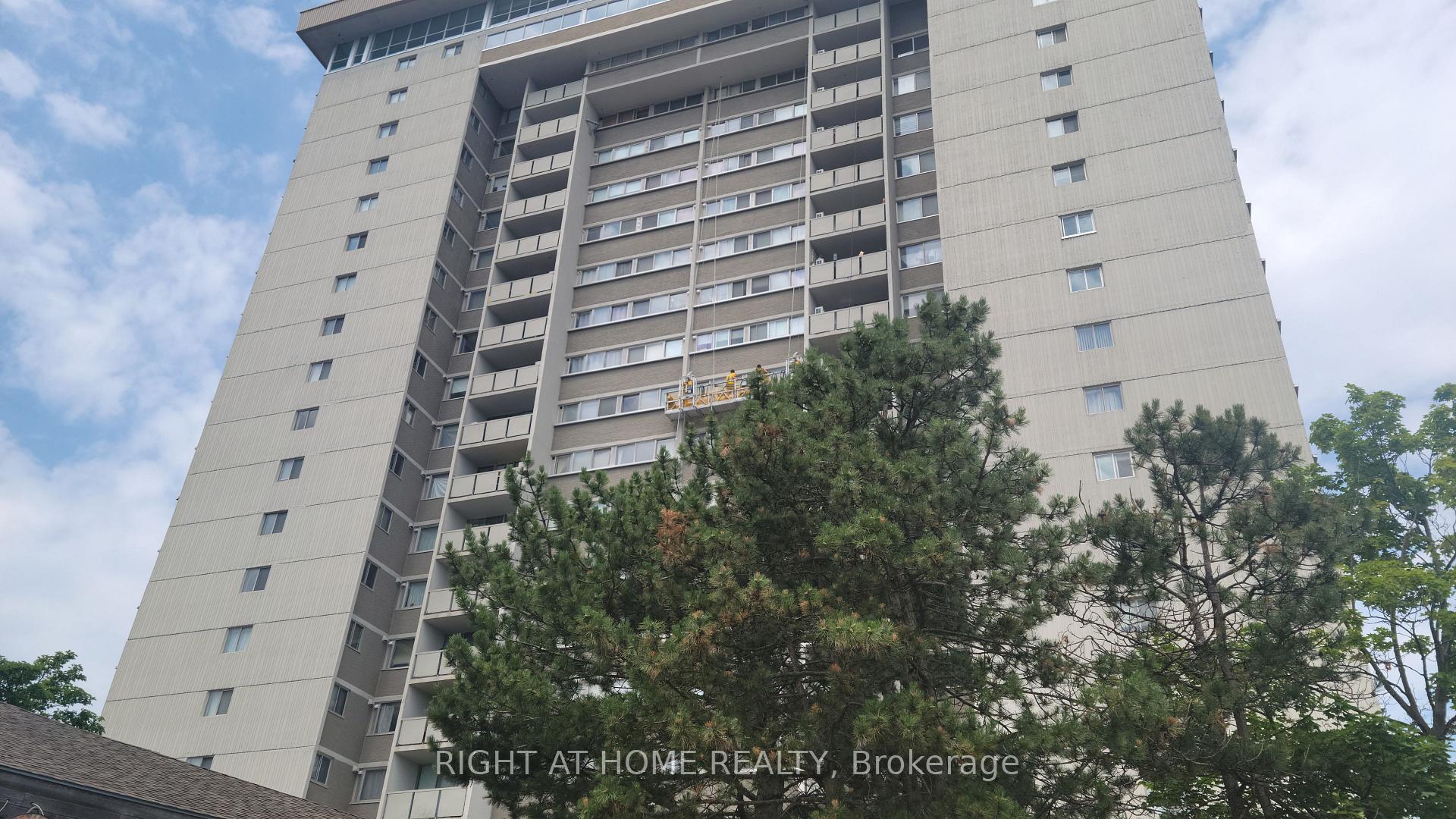 Front of Unit 903, 375 King Street N