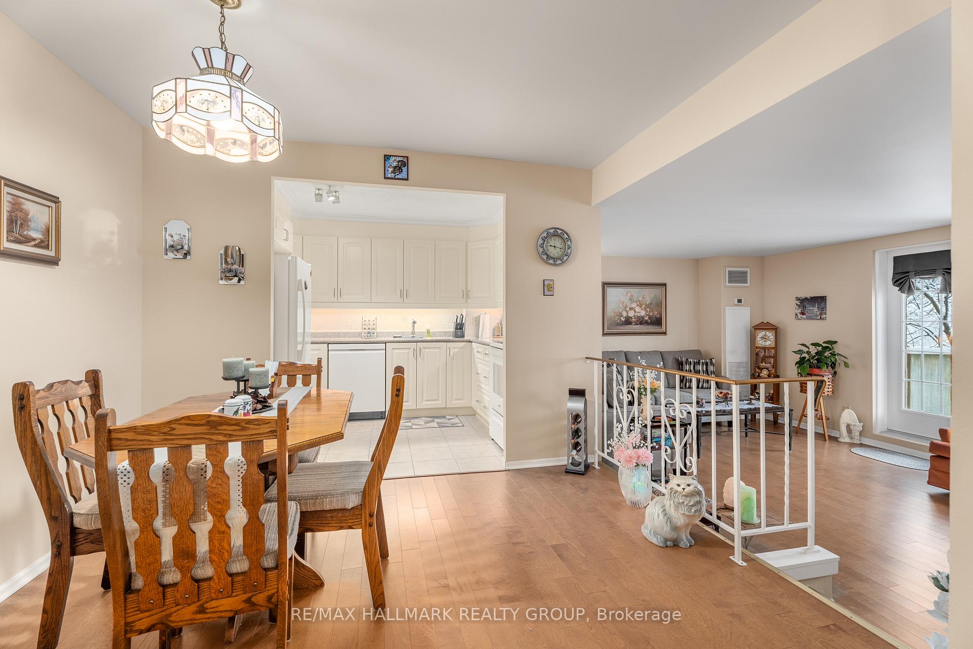 Photo 6 of Unit 303, 1599 Lassiter Terrace, Ottawa, Beaconwood — HOMEH