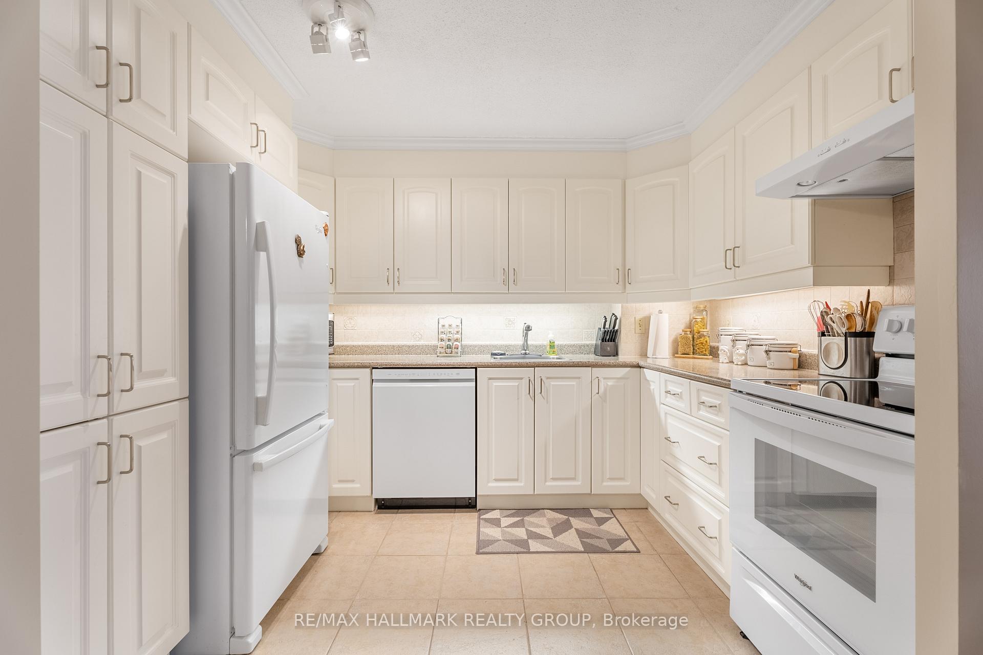 Photo 10 of Unit 303, 1599 Lassiter Terrace, Ottawa, Beaconwood — HOMEH