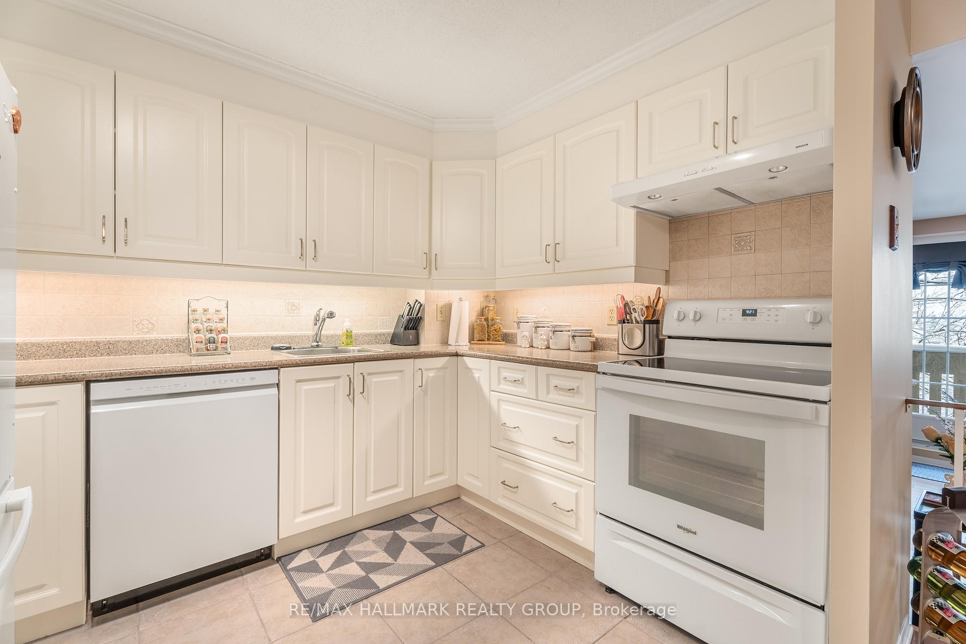 Photo 11 of Unit 303, 1599 Lassiter Terrace, Ottawa, Beaconwood — HOMEH