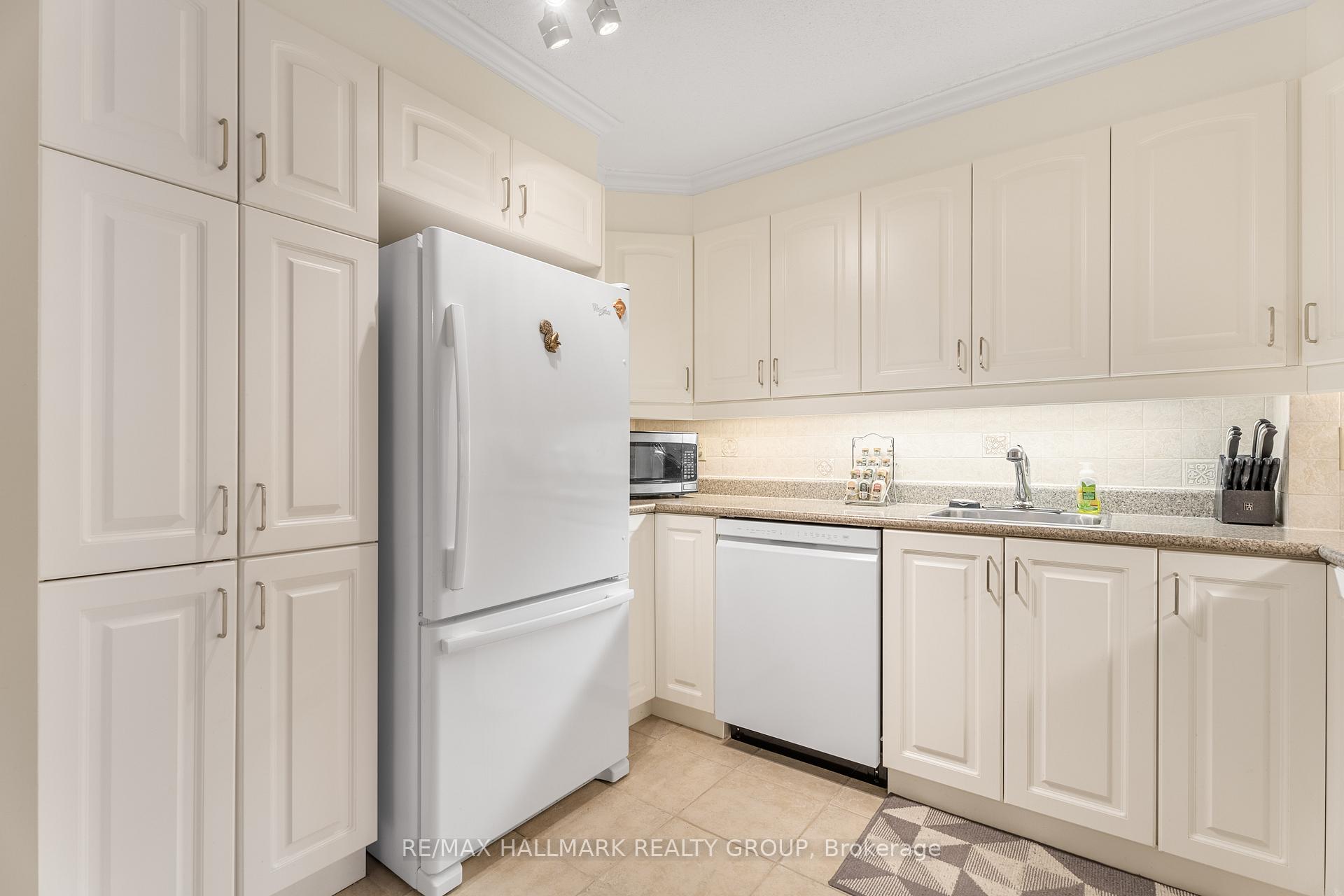 Photo 12 of Unit 303, 1599 Lassiter Terrace, Ottawa, Beaconwood — HOMEH