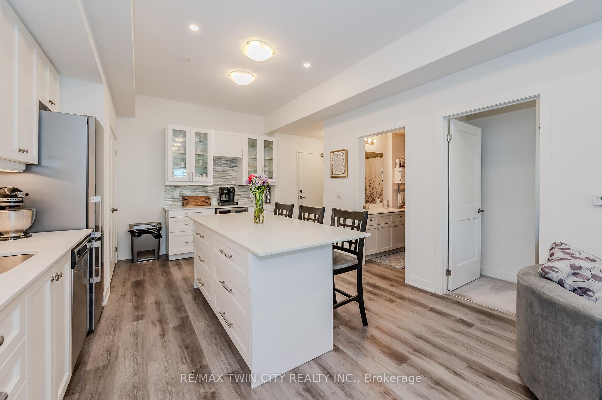 Photo 8 of Unit 110, 110 Fergus Avenue, Kitchener, Stanley Park — HOMEH