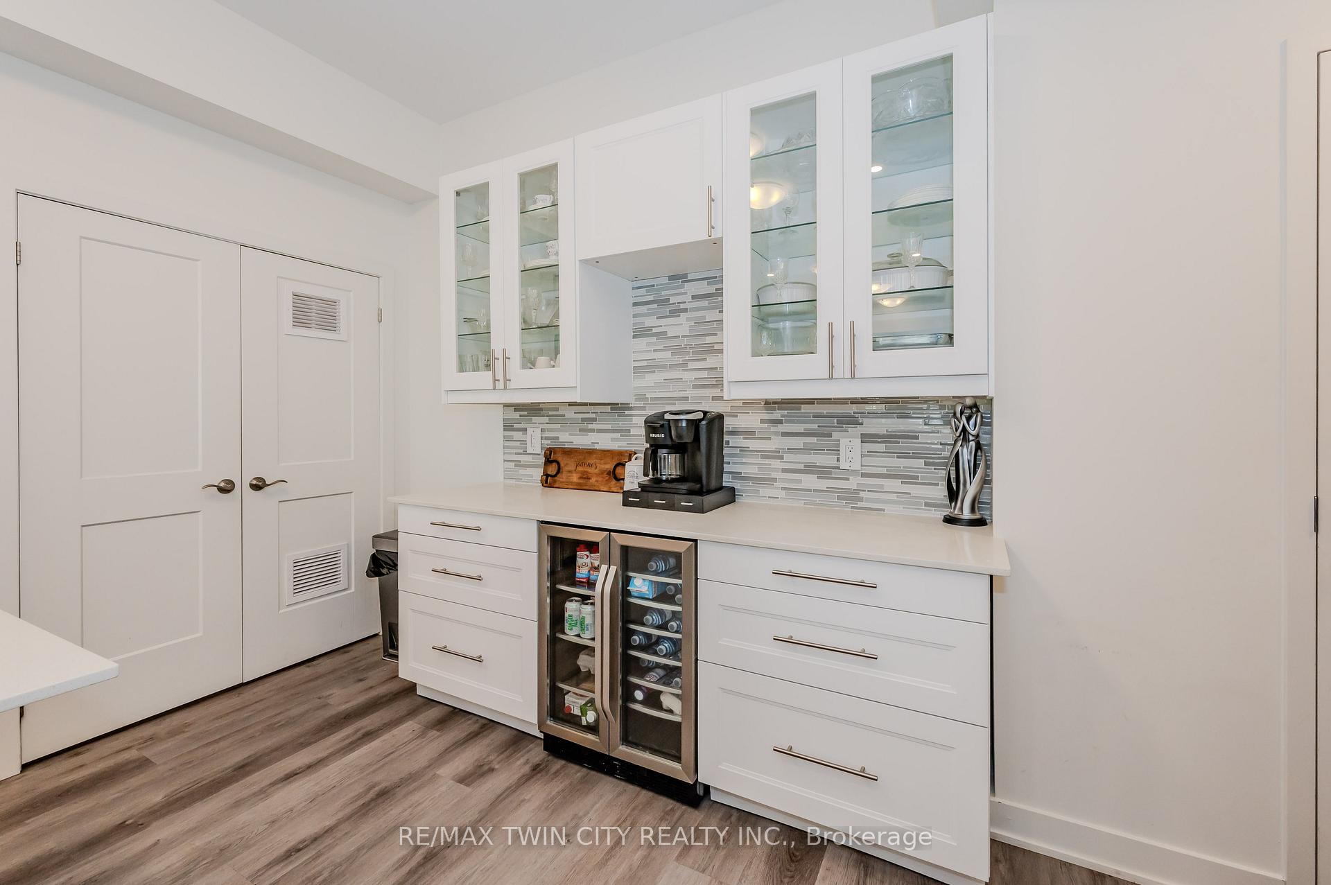 Photo 10 of Unit 110, 110 Fergus Avenue, Kitchener, Stanley Park — HOMEH